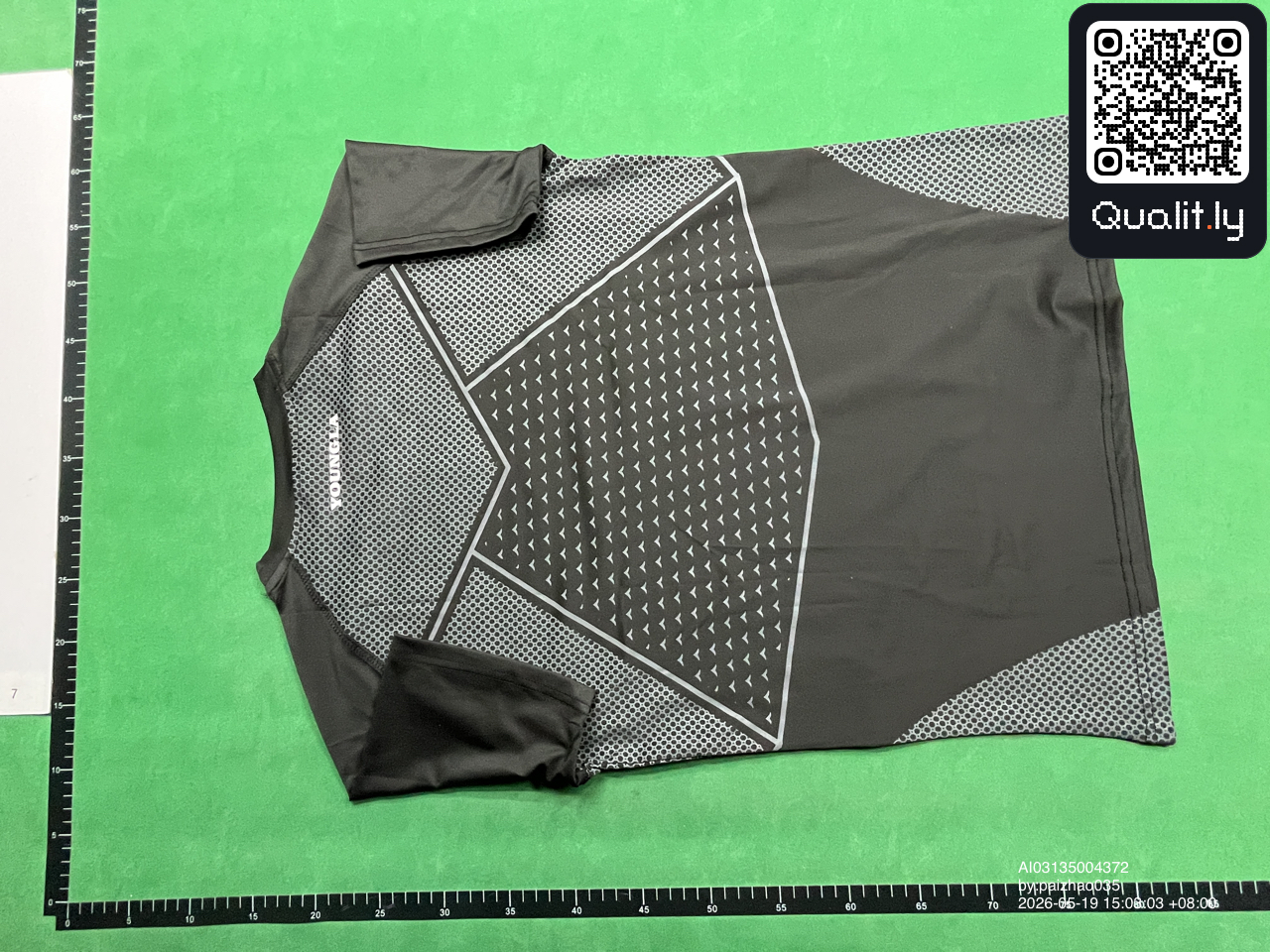 T-Shirt — QC-Foto 2 von 8