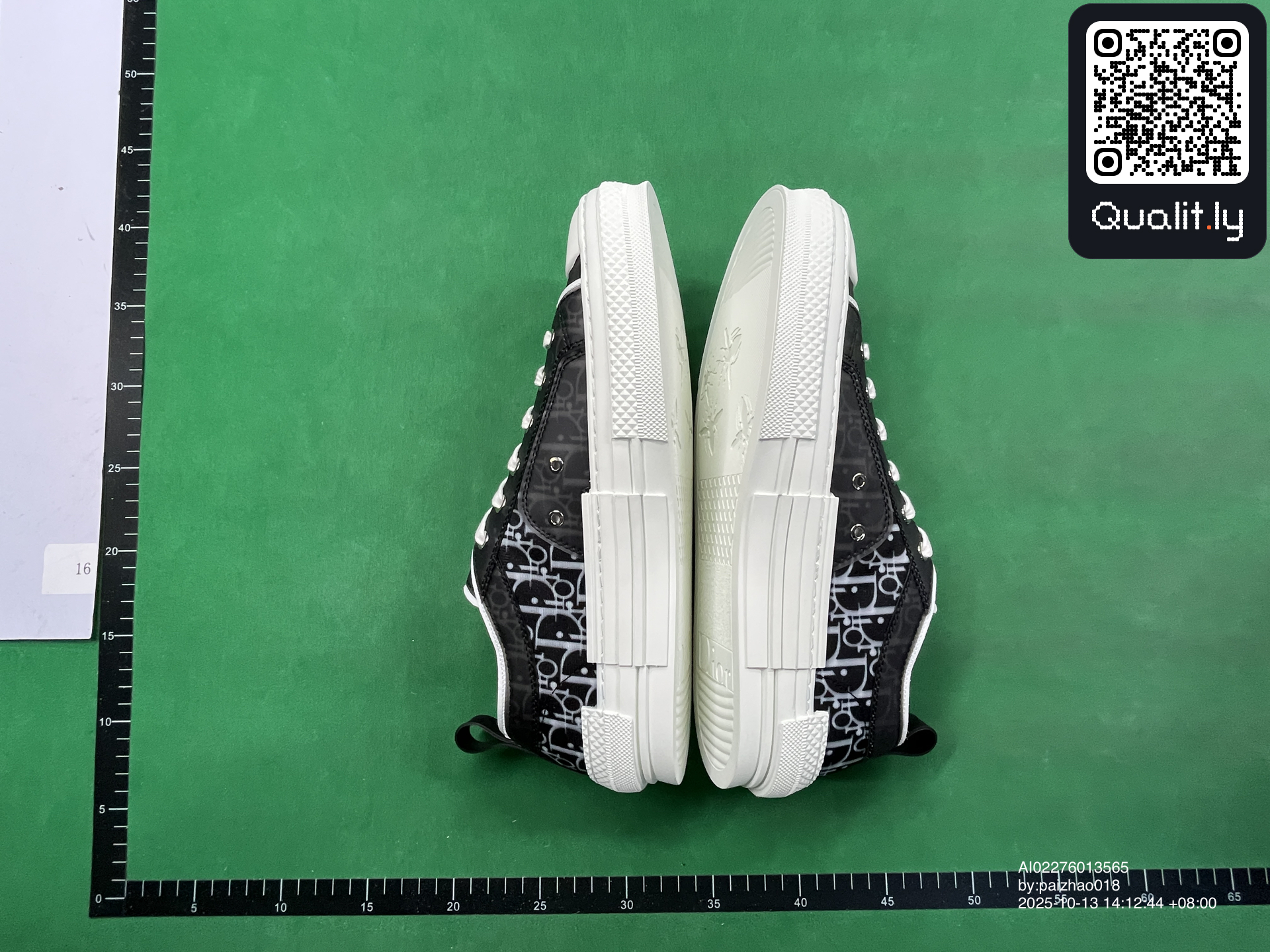Sneakers QC photo 3 of 6