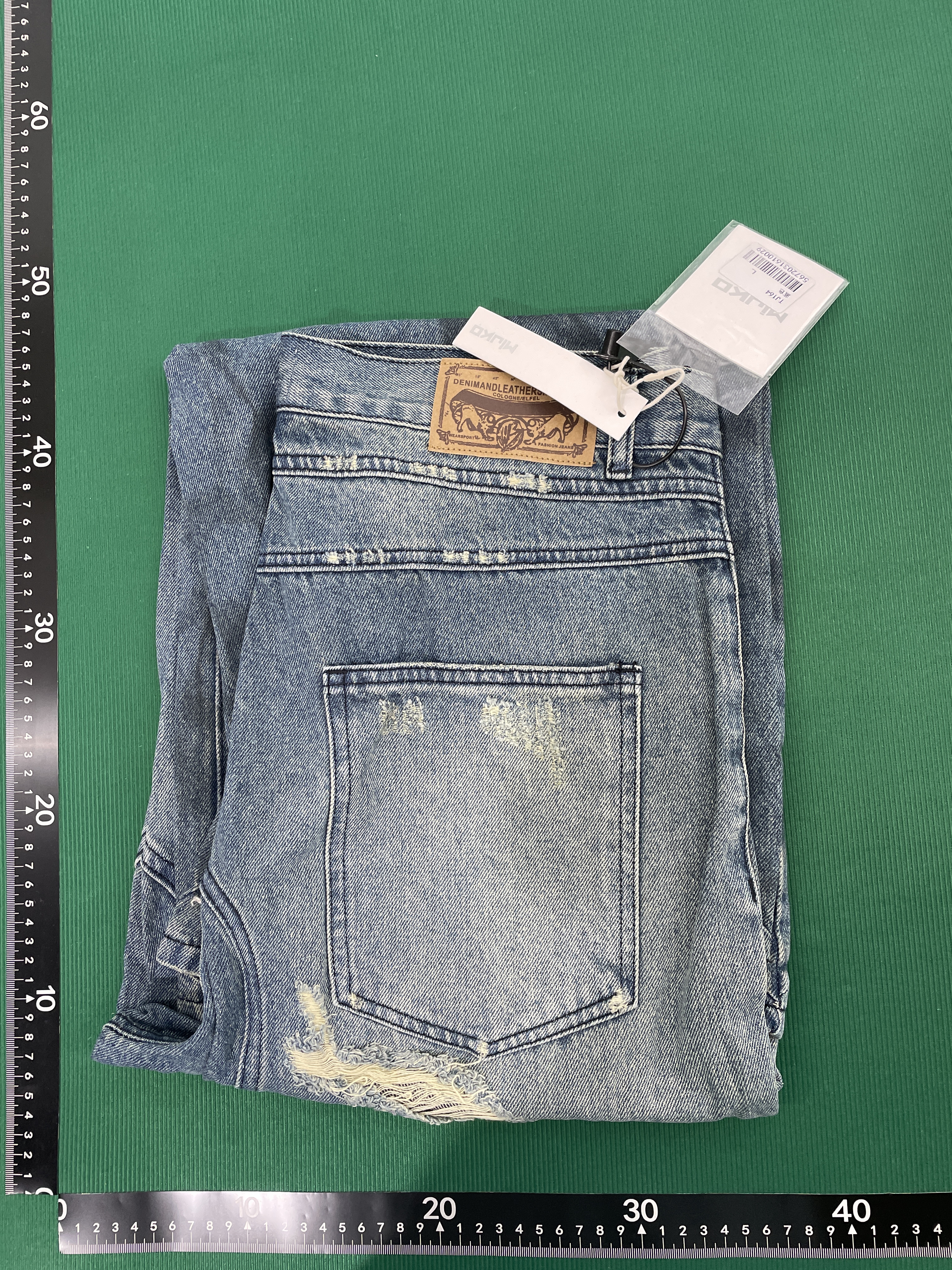 Jeans — QC-foto 1 van 9