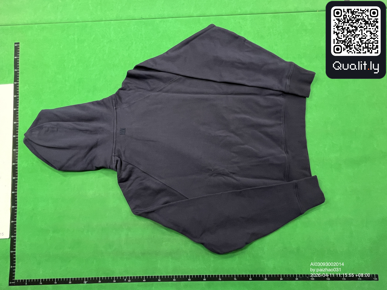 Hoodie — QC-Foto 1 von 54
