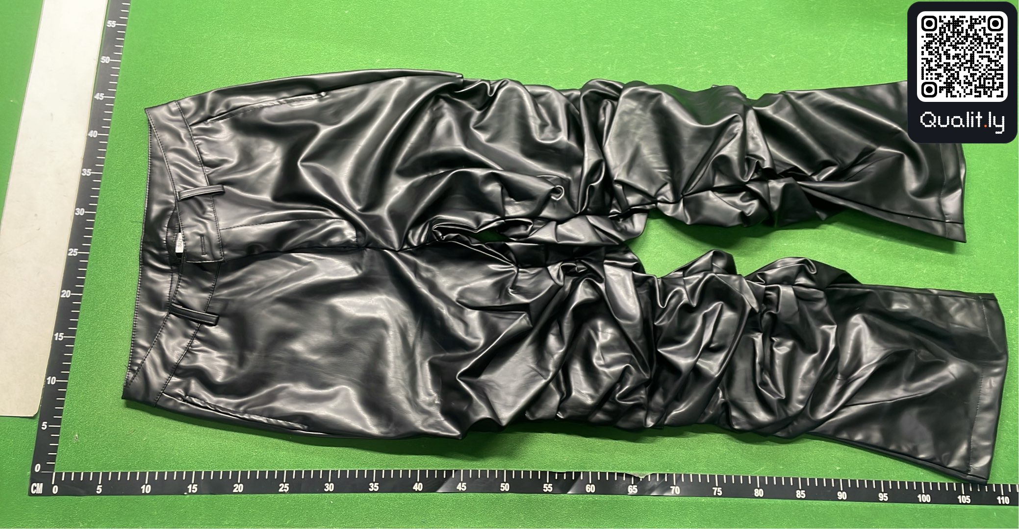 Pantaloni — foto QC 2 di 4