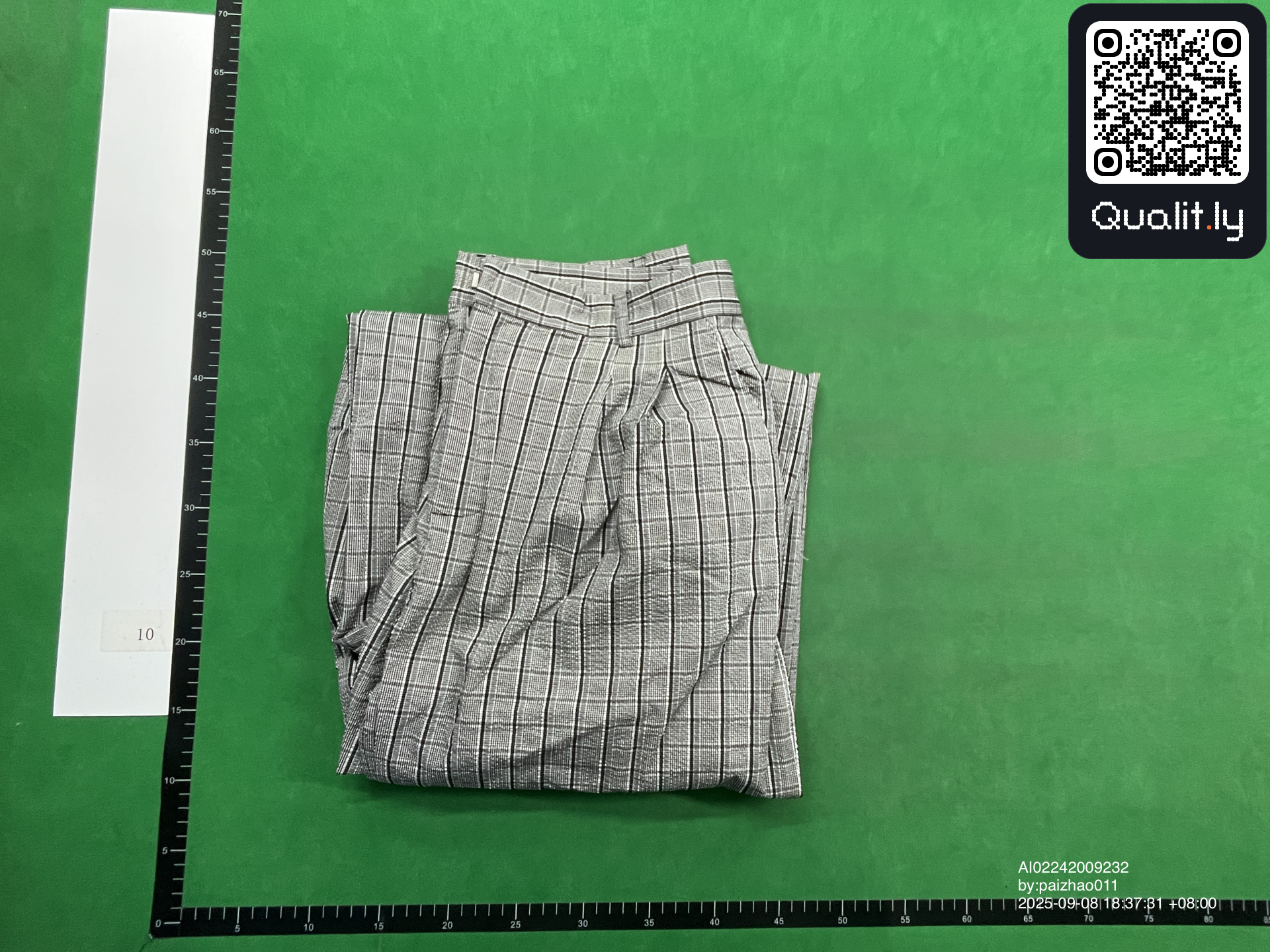 Pantalon — photo QC 1 sur 8