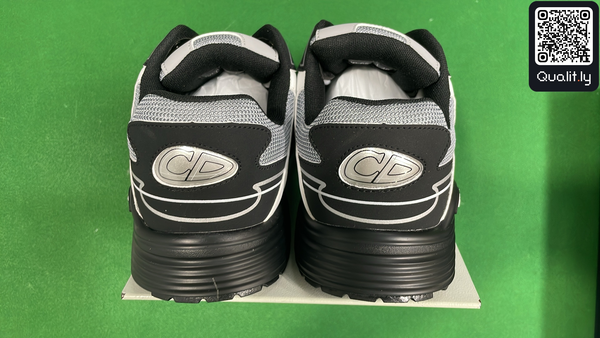 Sneakers QC photo 3 of 18