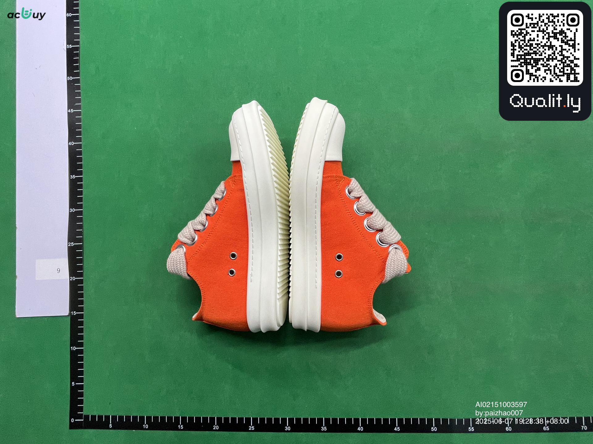Sneaker — QC-Foto 3 von 12