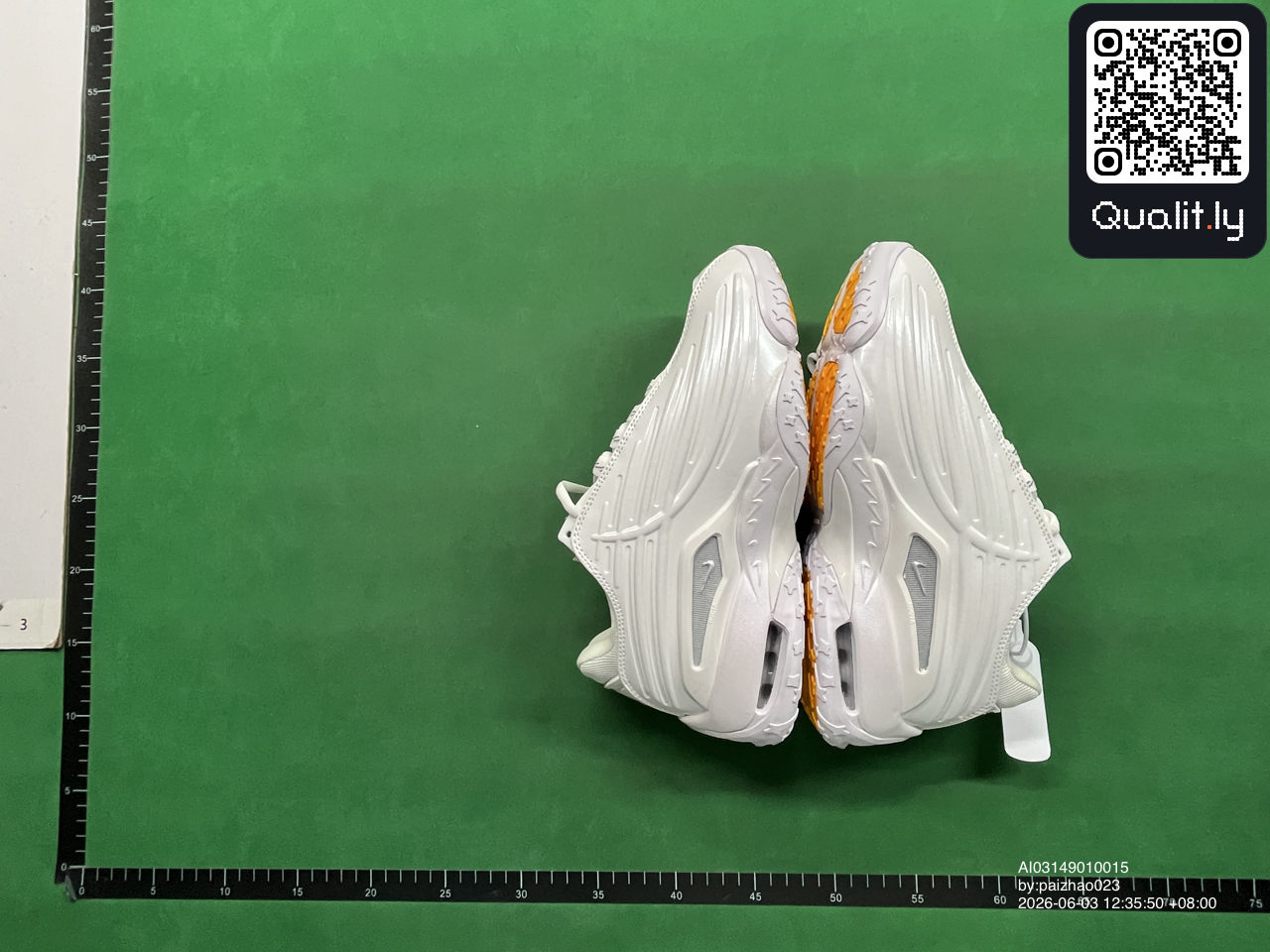 Sneakers — foto QC 3 di 22