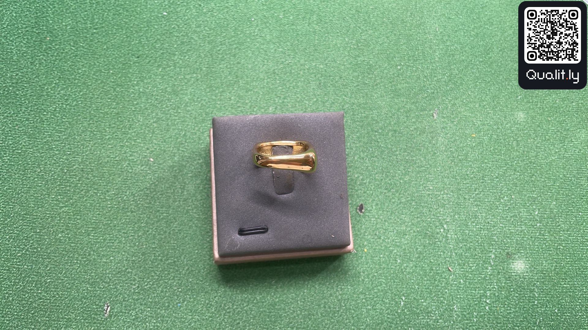 Jewelry QC photo 2 of 3