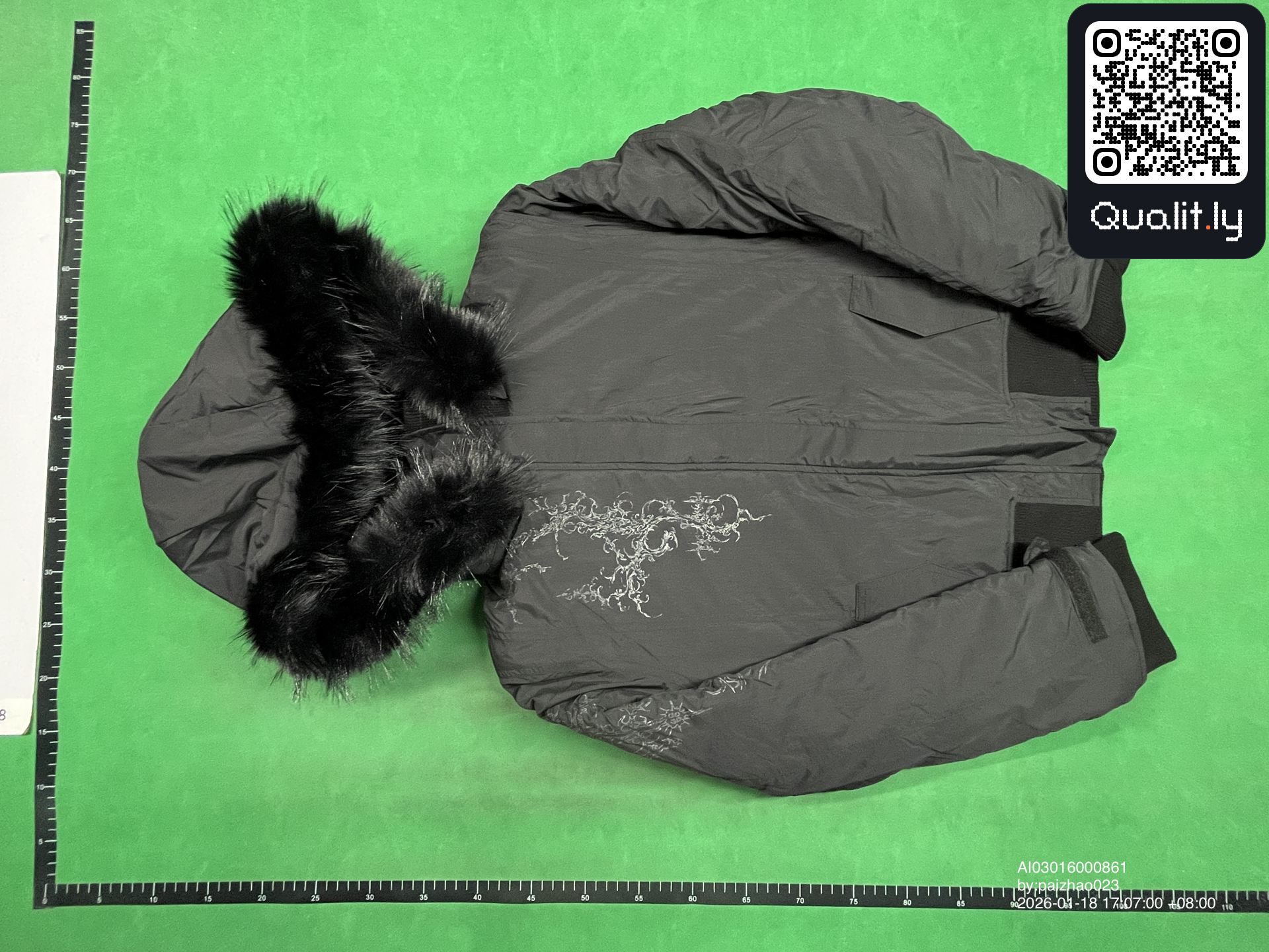 夹克 QC 照片 3 / 16