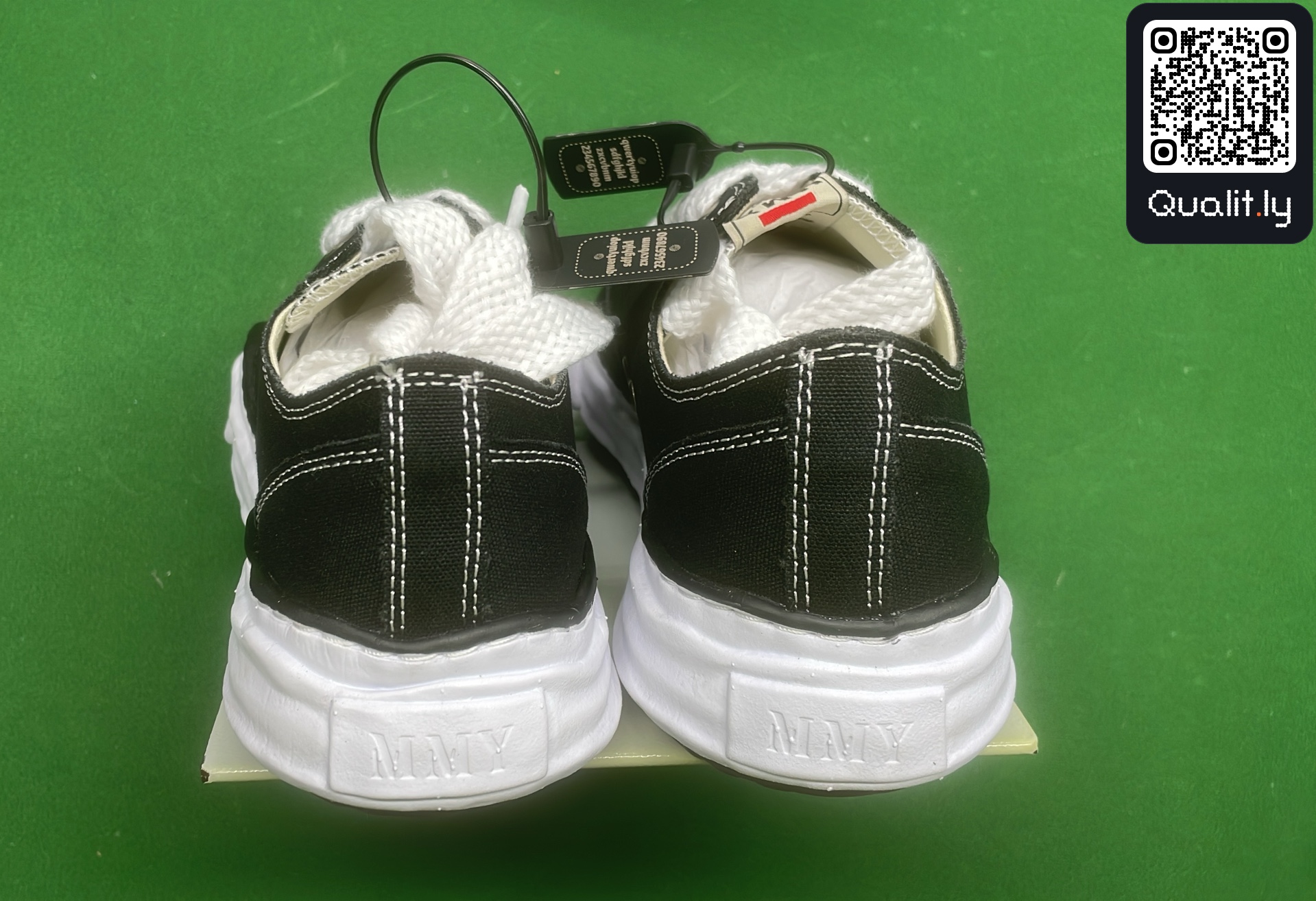 Sneakers QC photo 3 of 146