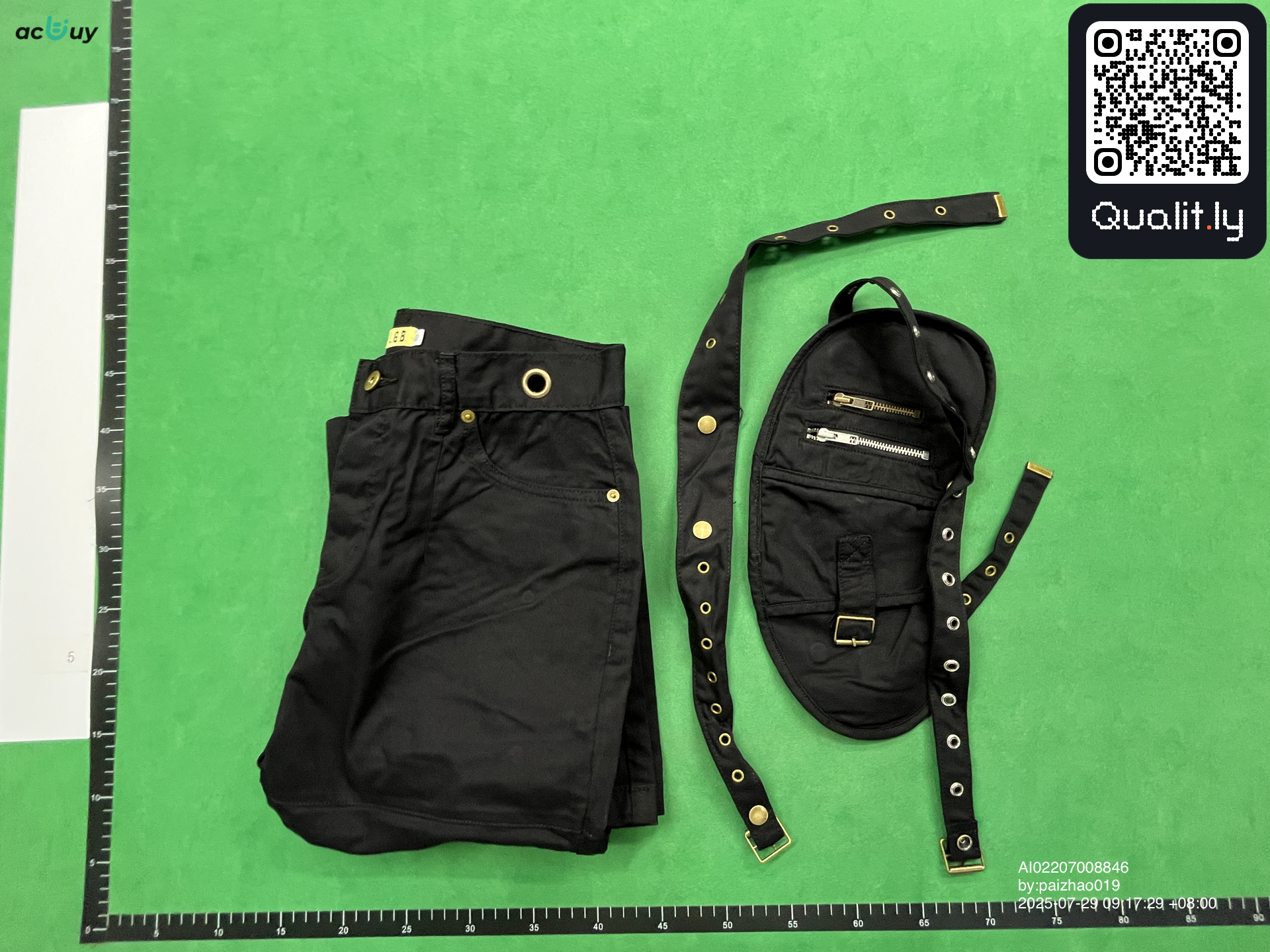 Pantalon — photo QC 1 sur 4