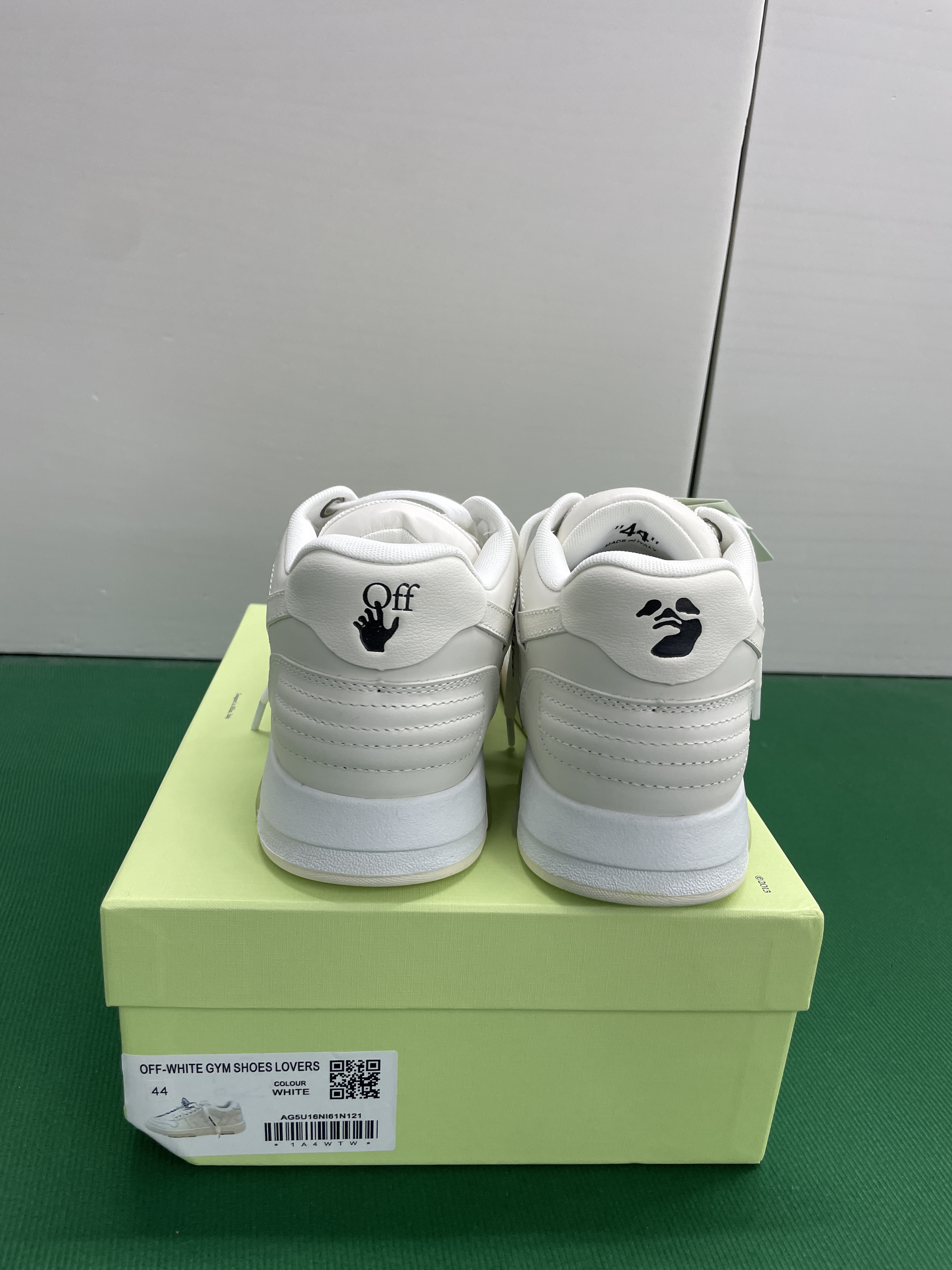 Sneakers QC photo 1 of 89