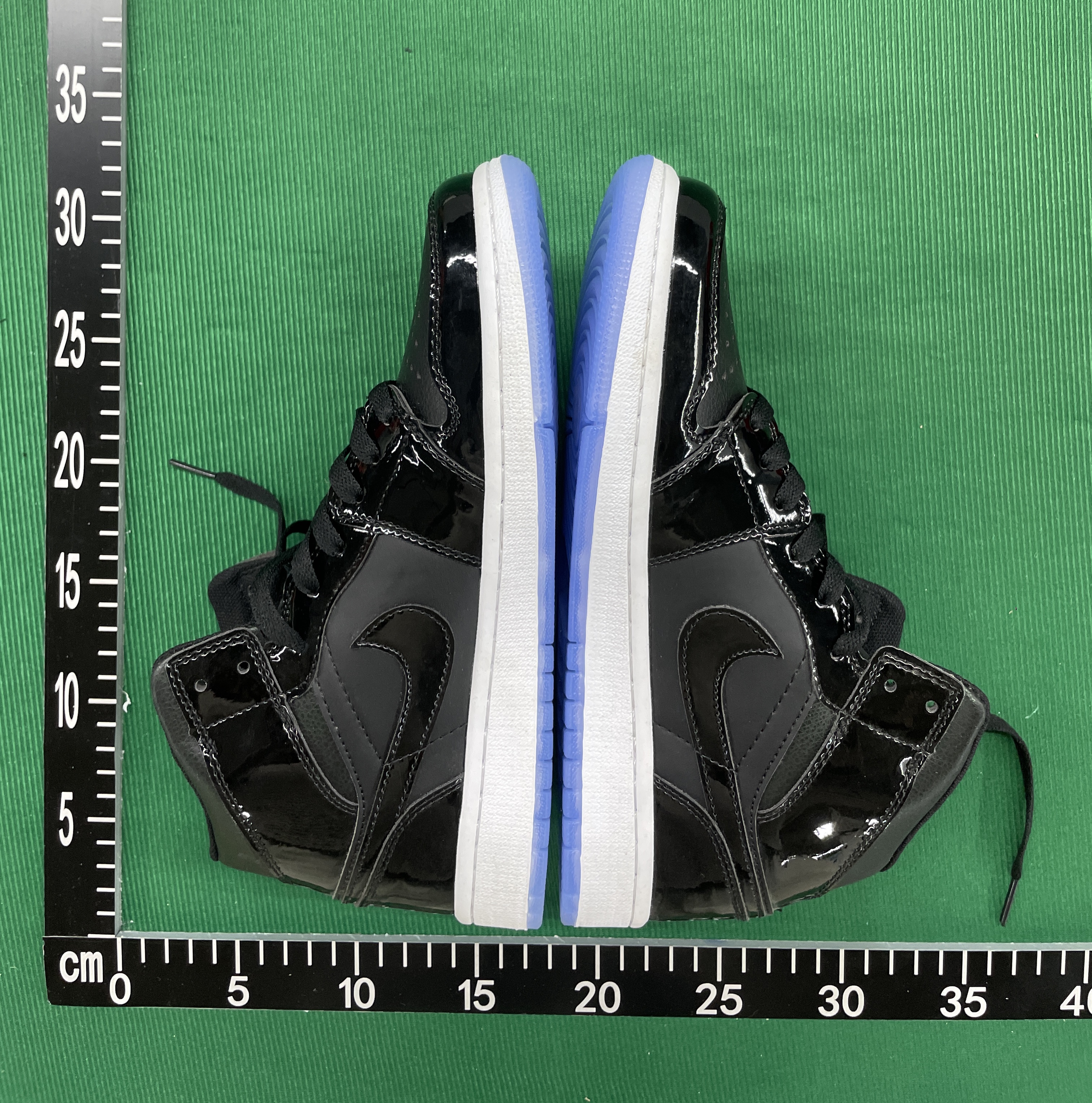 Sneaker — QC-Foto 1 von 50