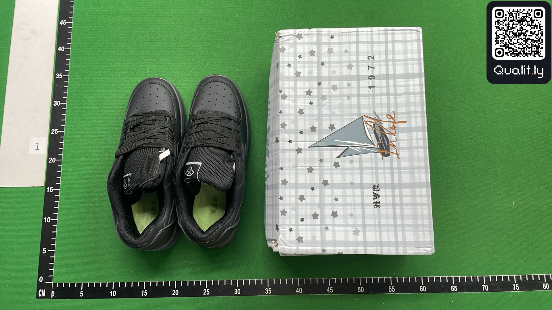 Sneakers — foto QC 1 di 6