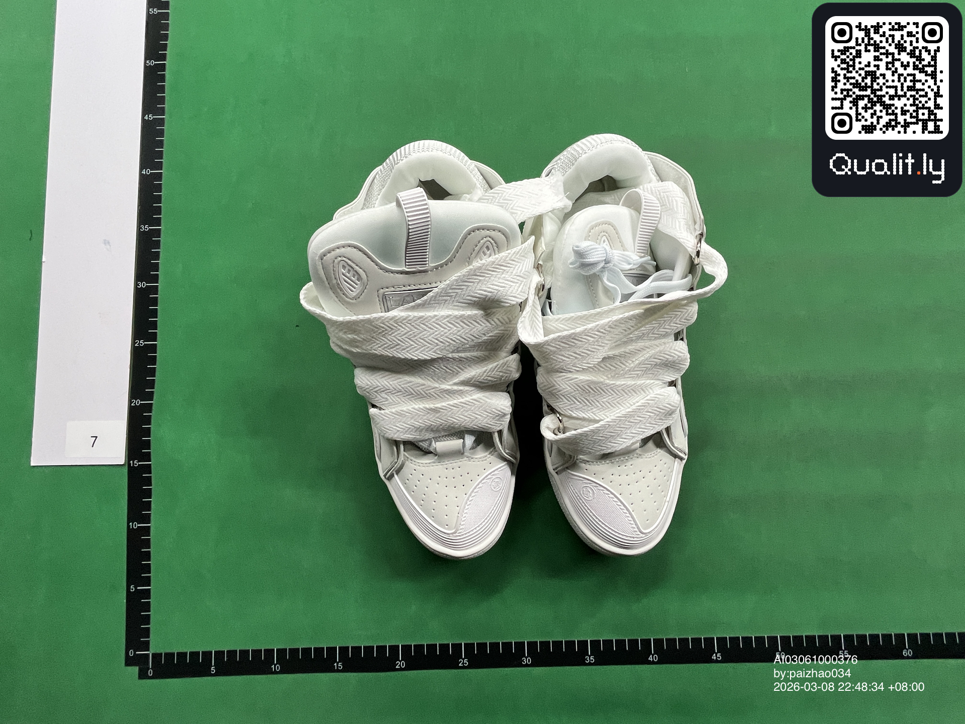 Sneakers QC photo 1 of 10