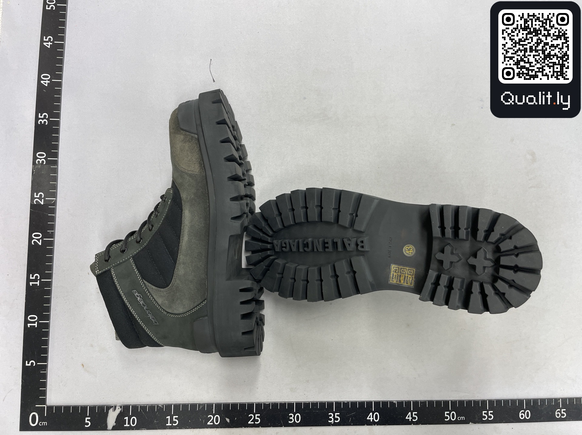 Boots QC photo 2 of 33