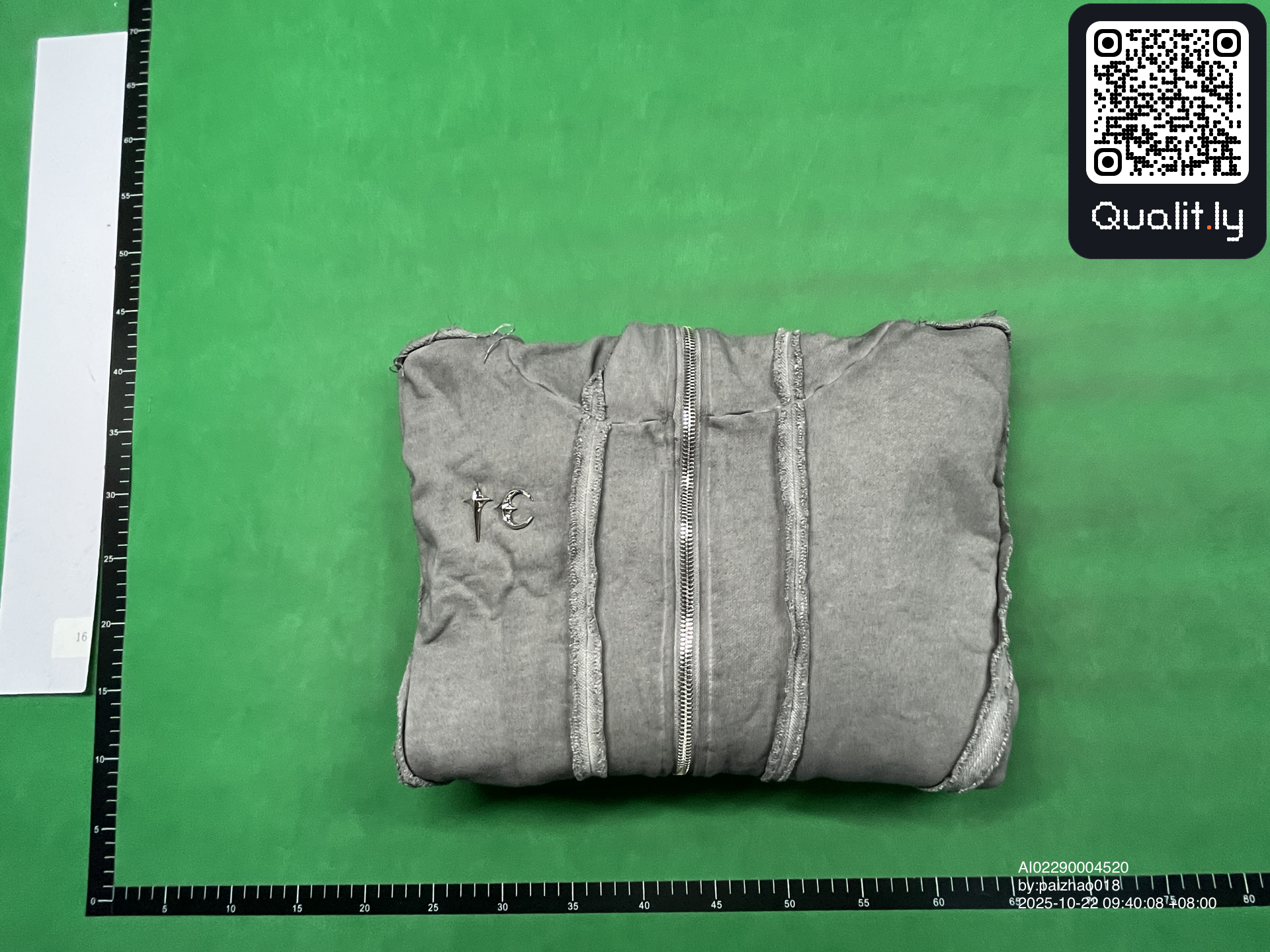 Hoodie — QC-foto 1 av 4