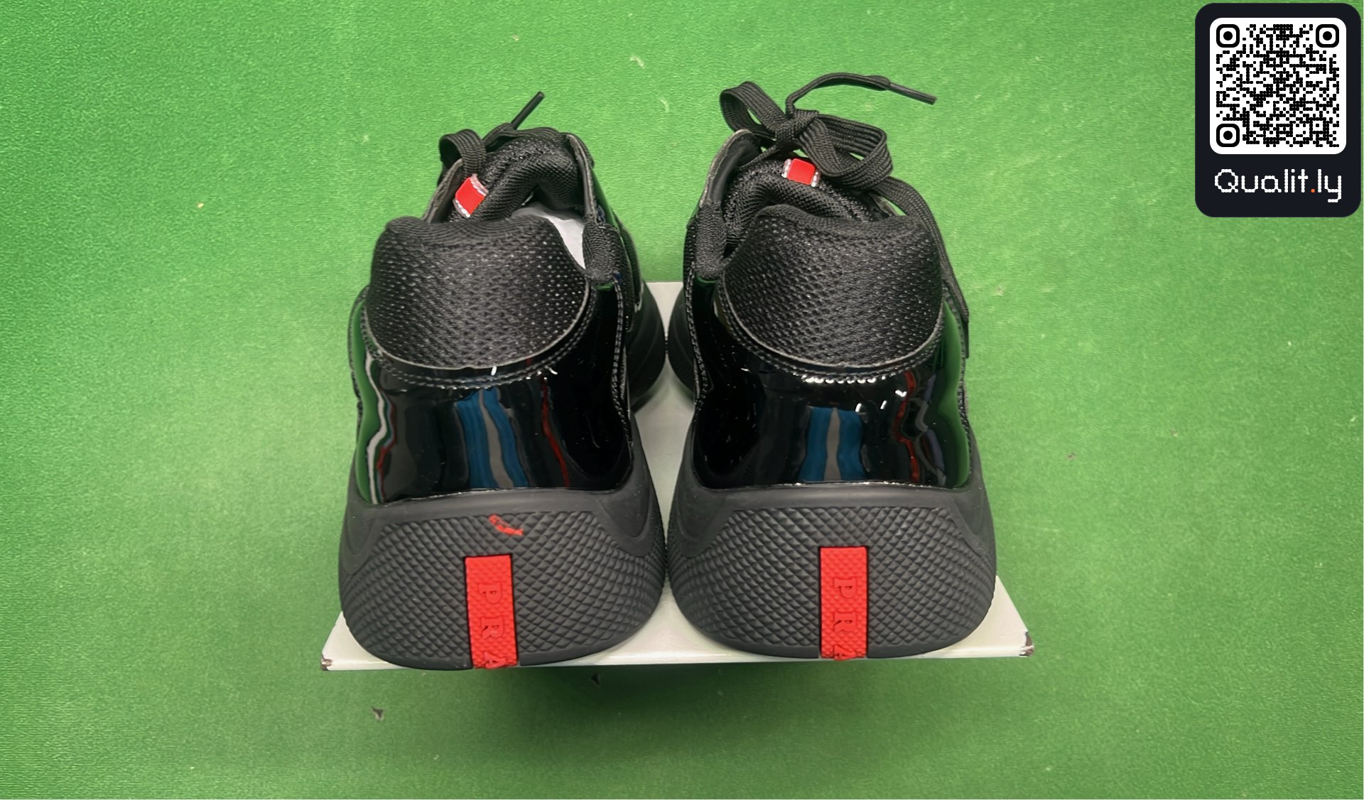 Sneakers QC photo 3 of 134