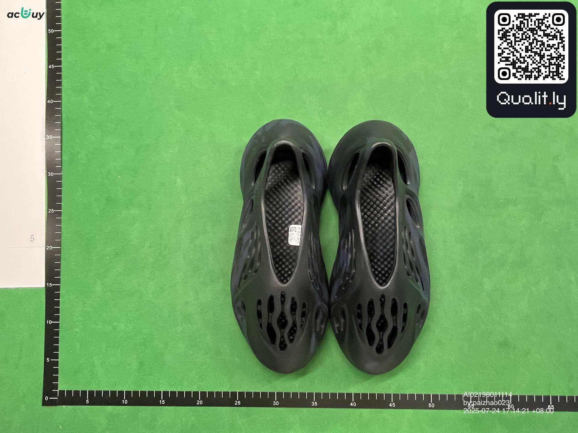 Sneakers QC photo 1 of 24