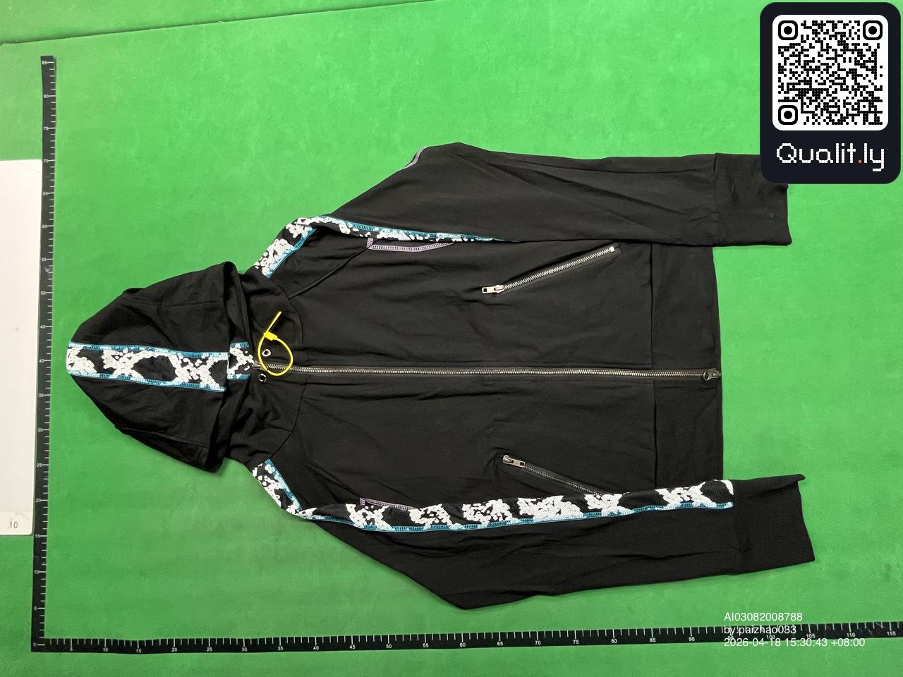 Hoodie — QC-Foto 2 von 14