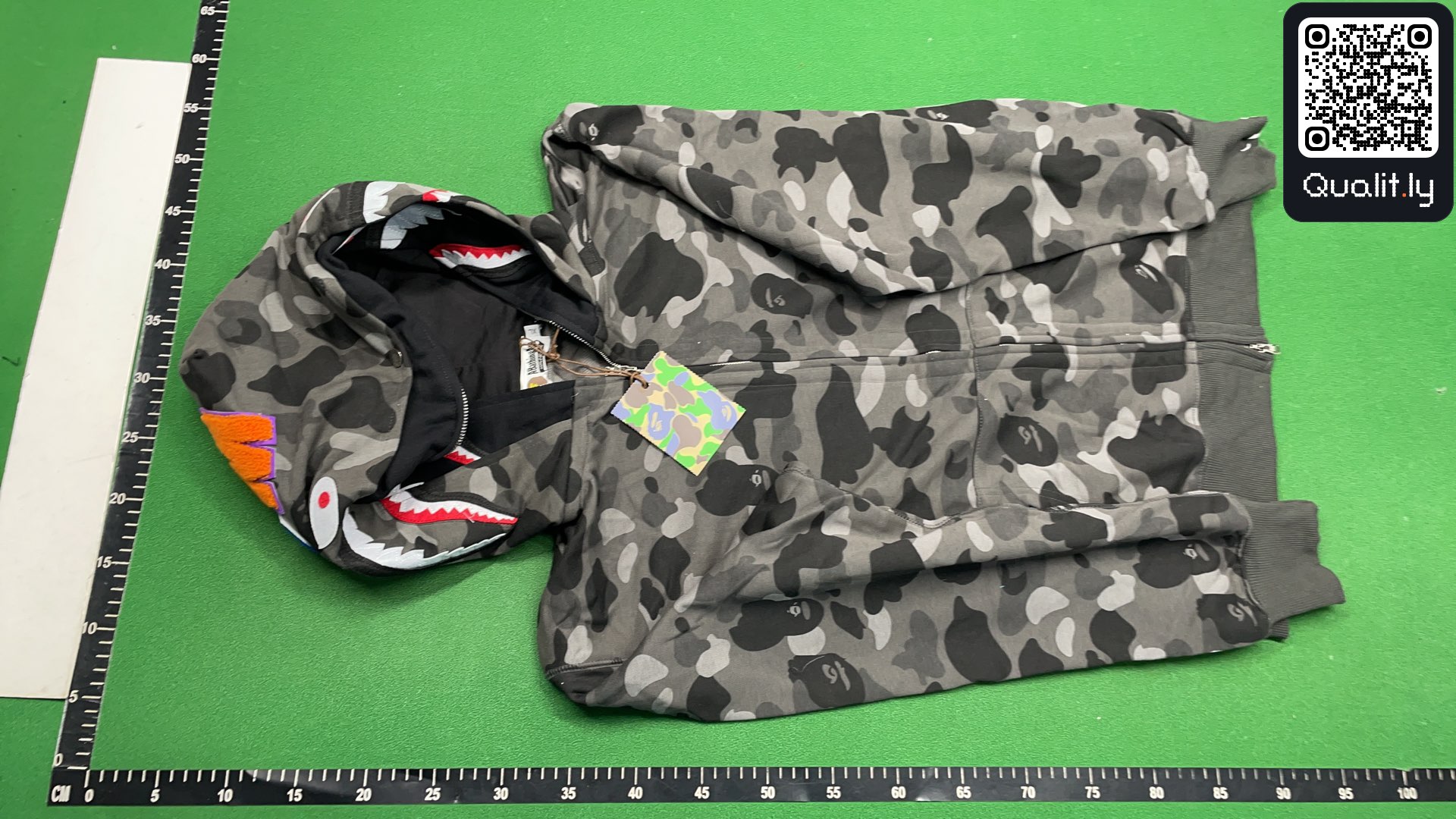 Hoodie — QC-Foto 2 von 16