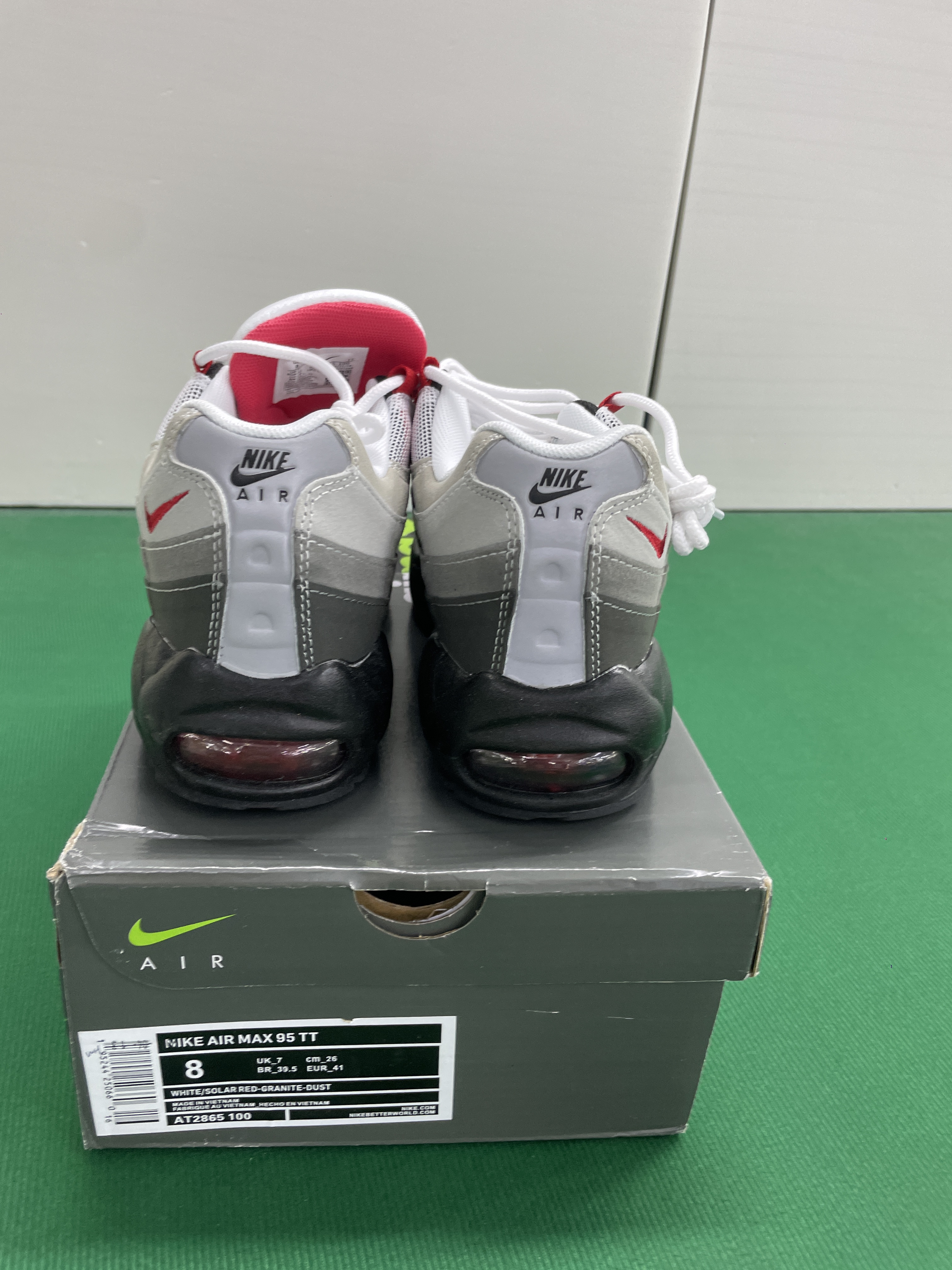 Sneakers QC photo 1 of 9