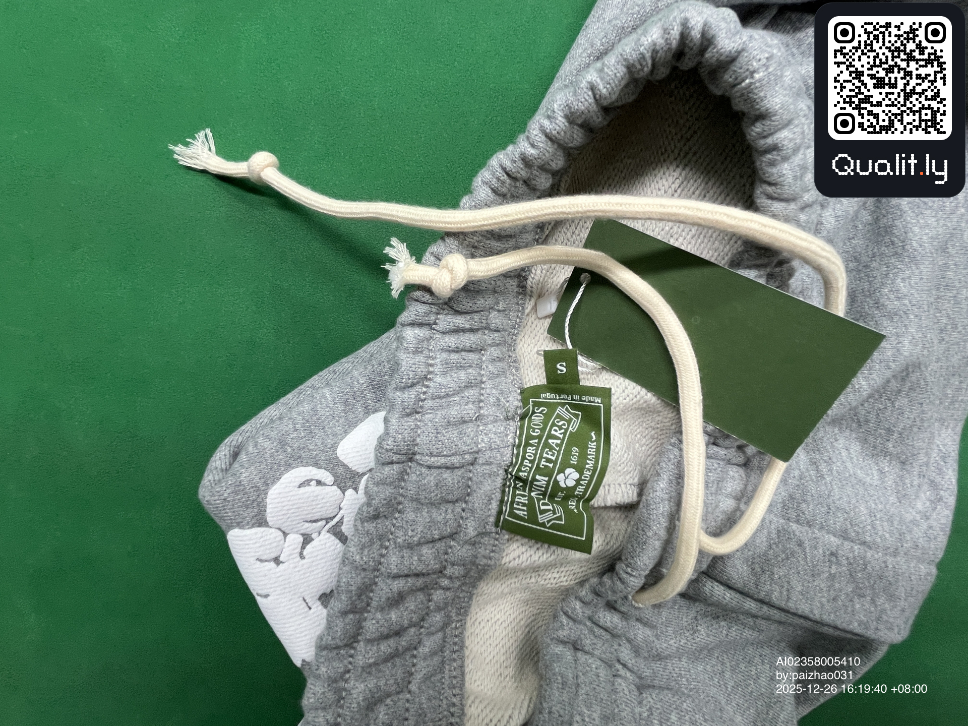 Bluza z kapturem — zdjęcie QC 1 z 86