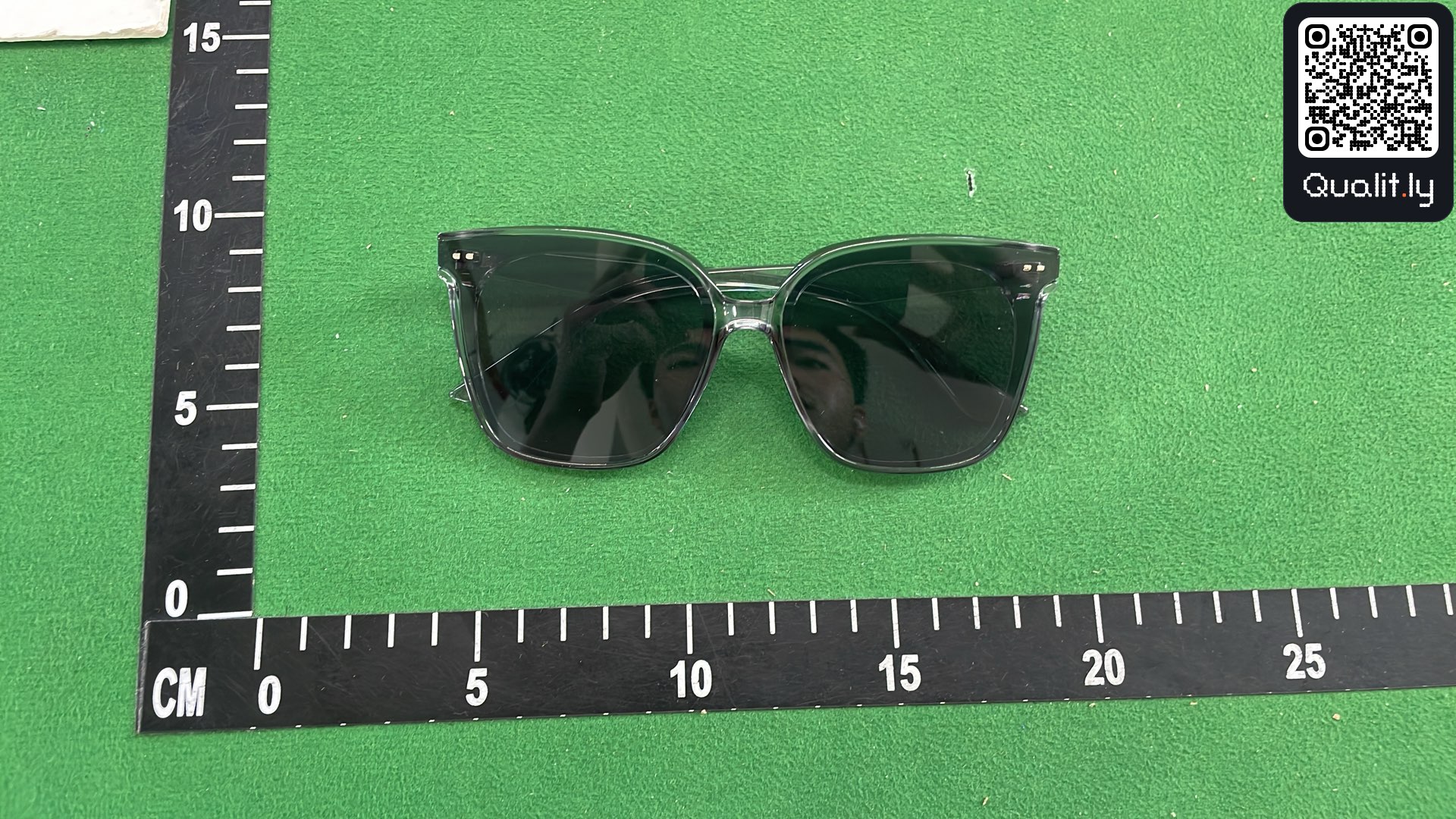 Ochelari de soare — fotografie QC 1 din 3