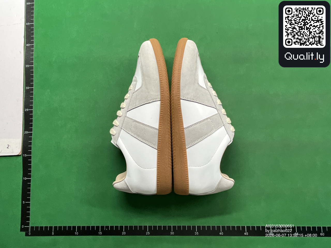 Sneakers — foto QC 3 di 34