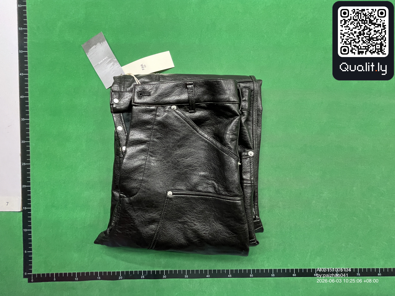 Pantaloni — fotografie QC 1 din 4