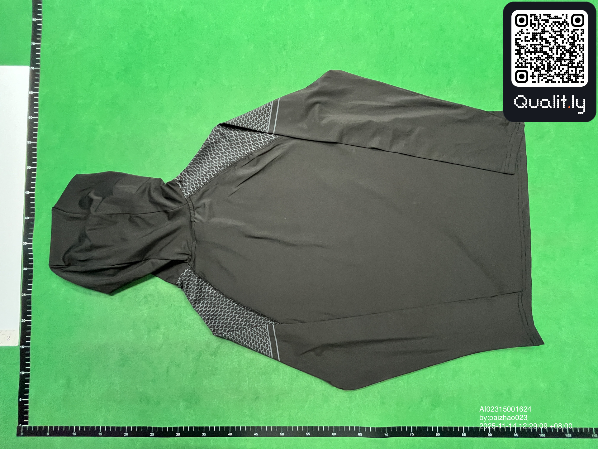 Camiseta — foto QC 2 de 20