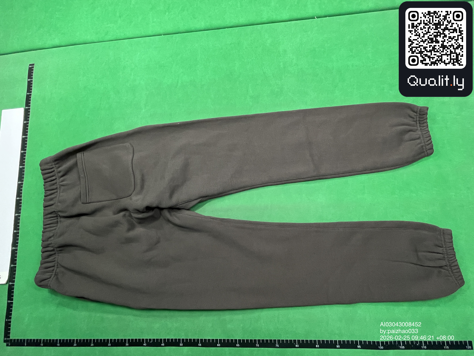 Pantaloni — foto QC 2 di 30
