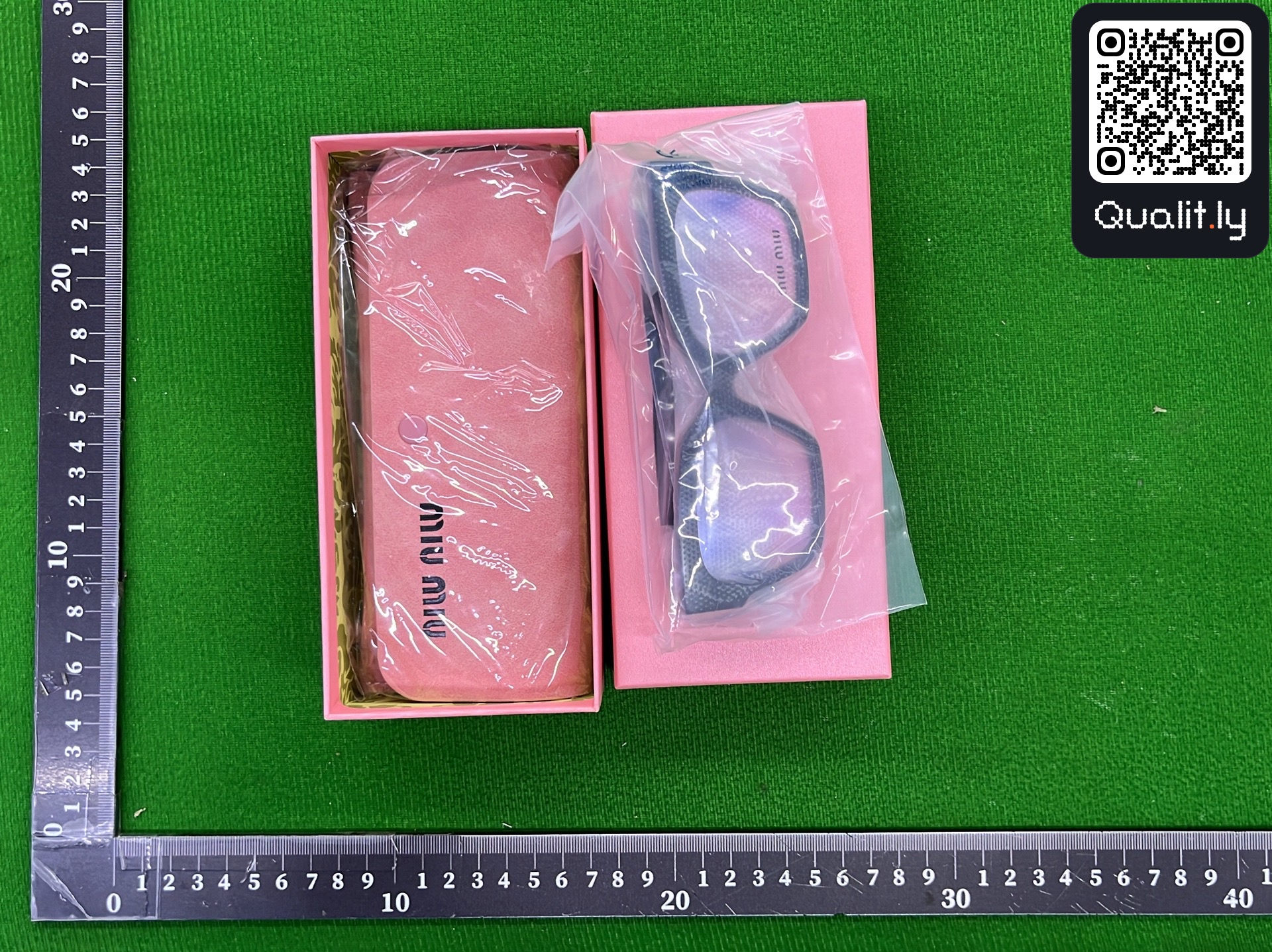 Sunglasses QC photo 1 of 4