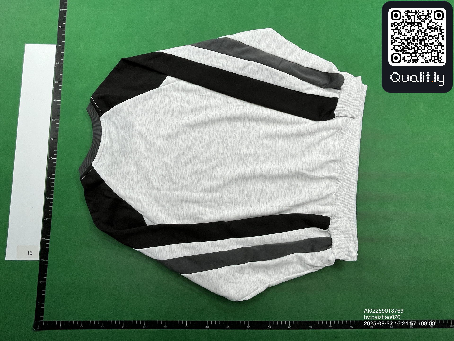 Sweatshirt QC photo 2 of 16