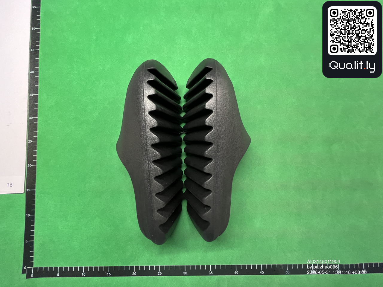 Claquettes — photo QC 2 sur 35
