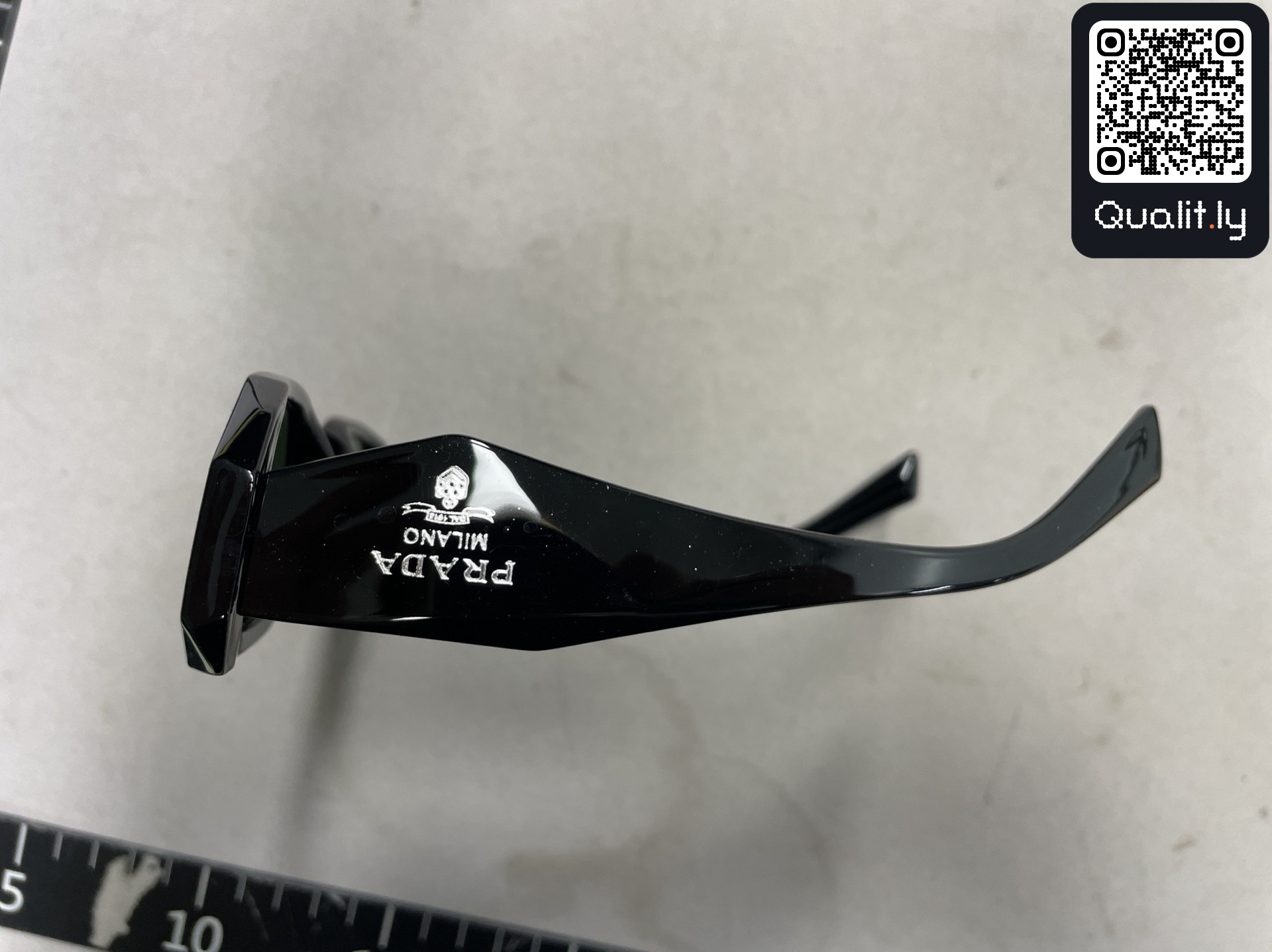 Sunglasses QC photo 1 of 43