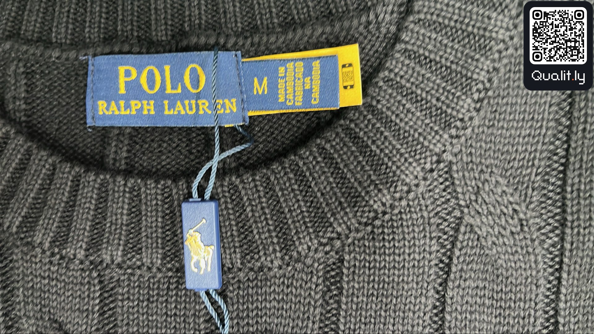 Pull — photo QC 1 sur 4