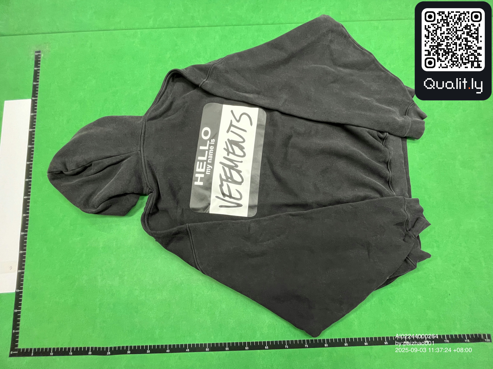 Sweat à capuche — photo QC 2 sur 4
