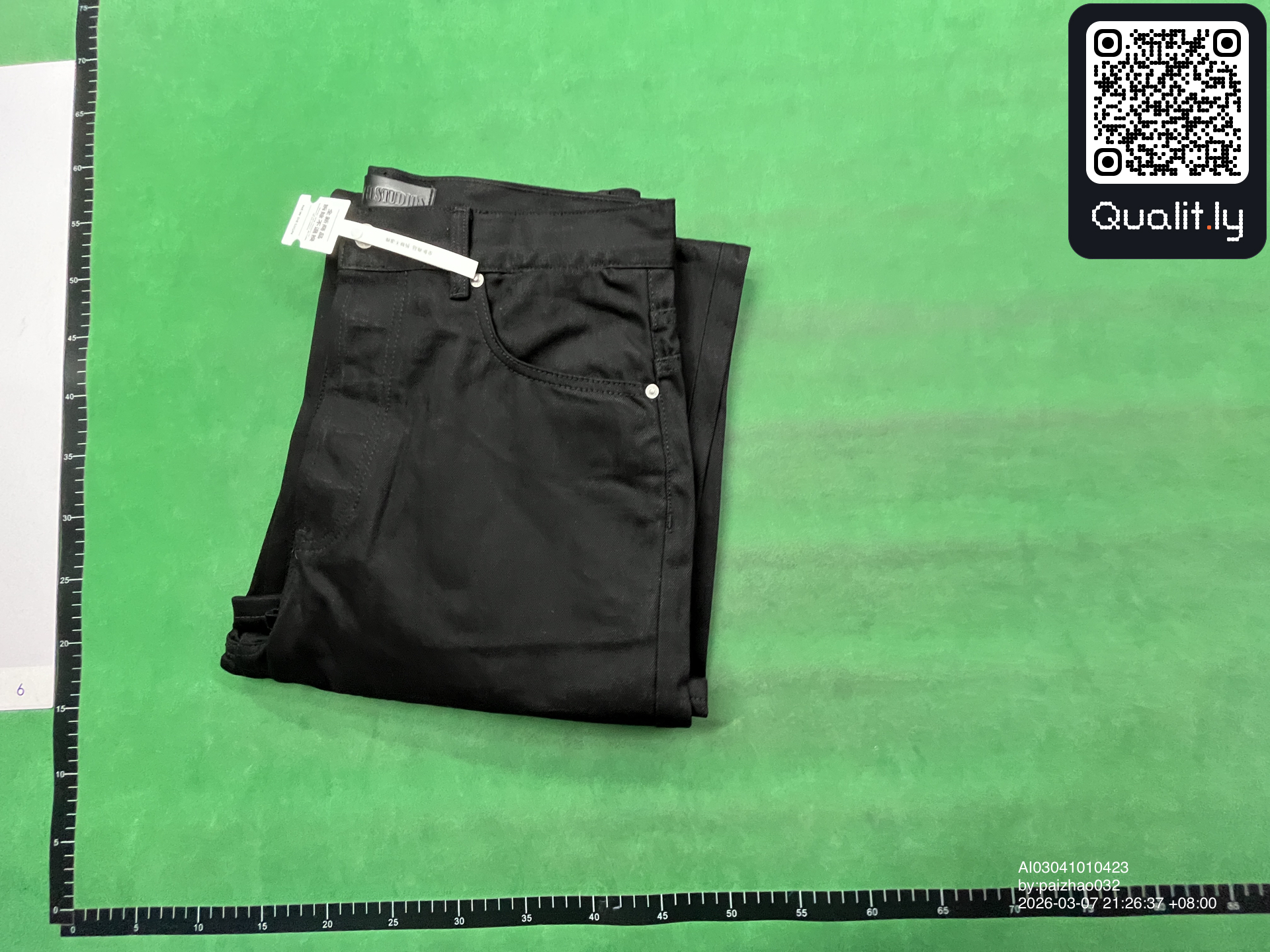 牛仔裤 QC 照片 1 / 4