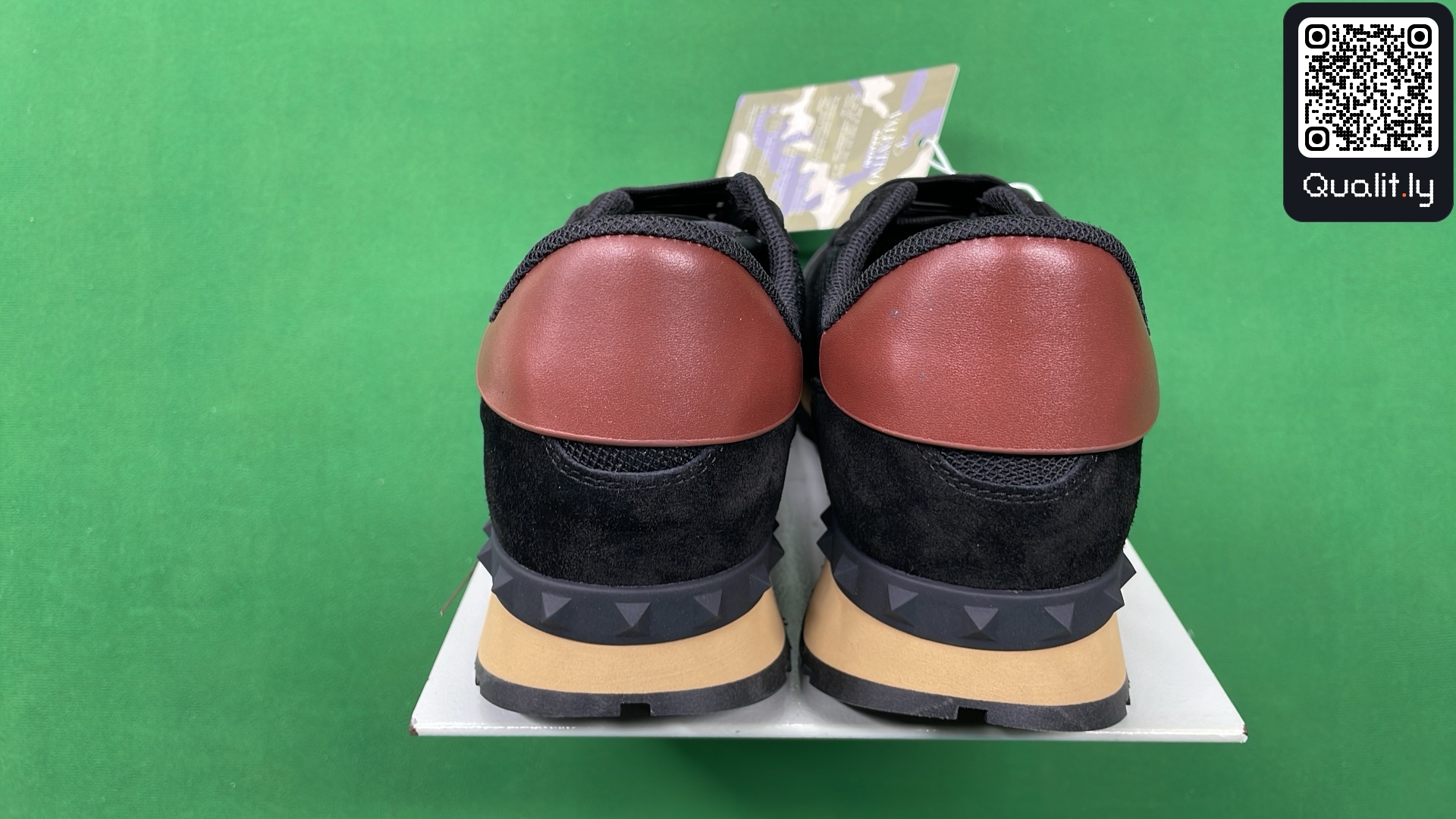 Sneakers QC photo 3 of 6