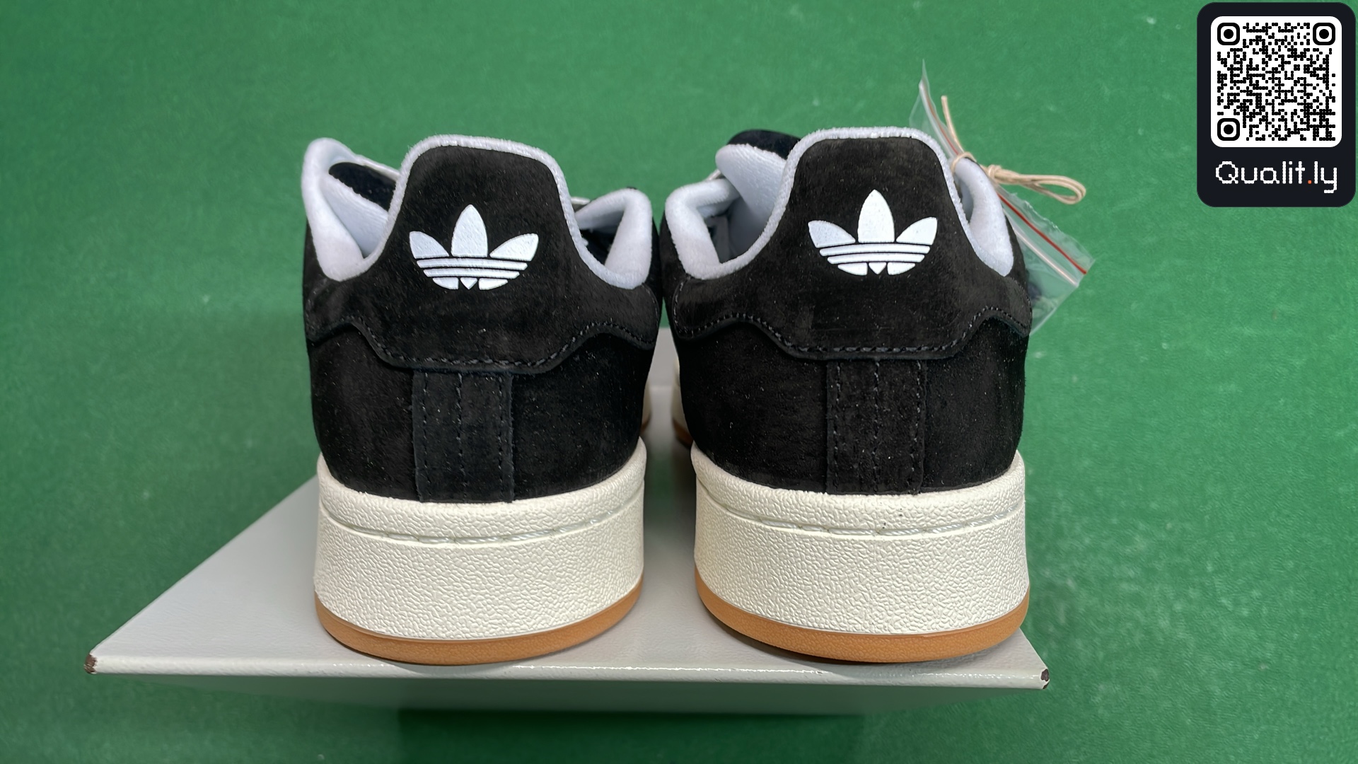 Sneakers QC photo 3 of 18