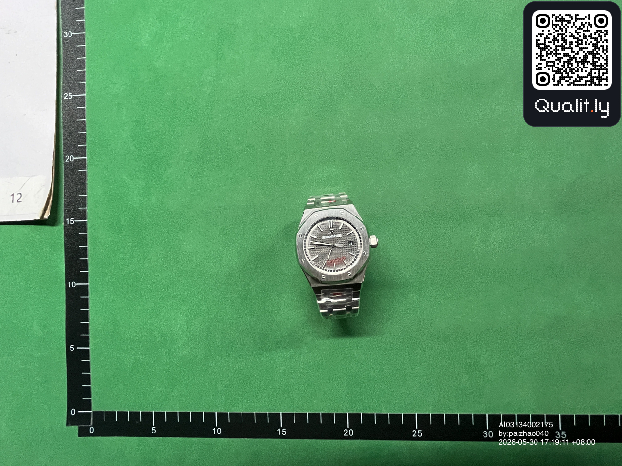 Uhr — QC-Foto 3 von 6