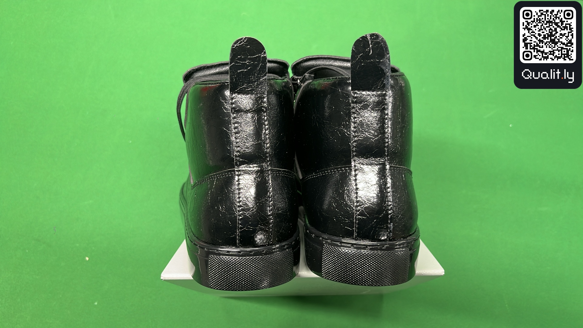 Sneakers QC photo 3 of 64