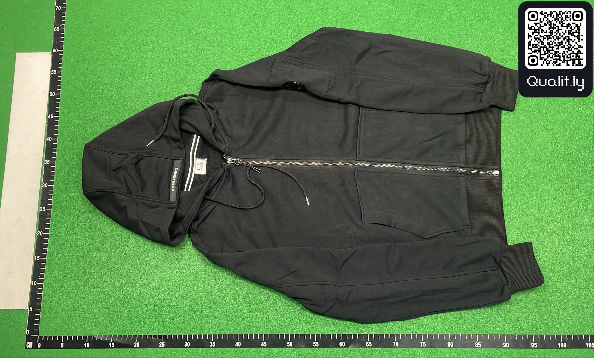 Hoodie — QC-Foto 2 von 16