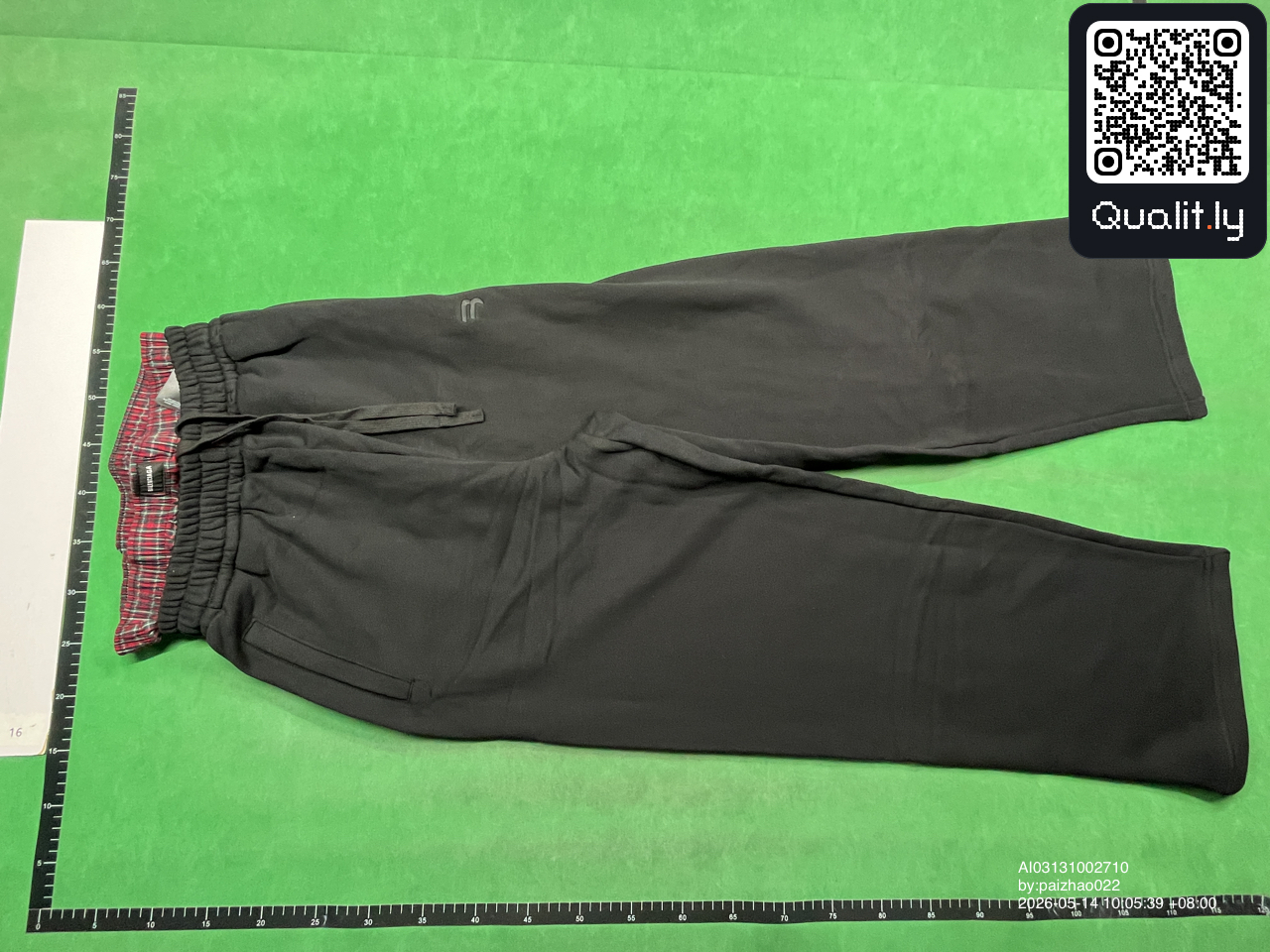 Pantaloni — foto QC 3 di 4