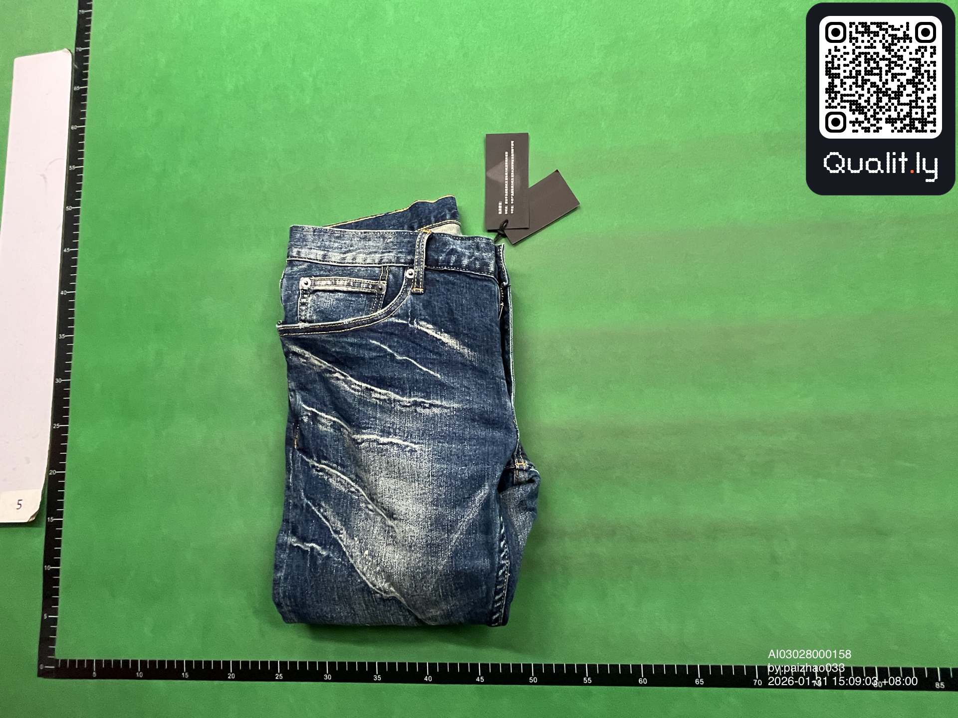 Jeans — QC-foto 1 av 10