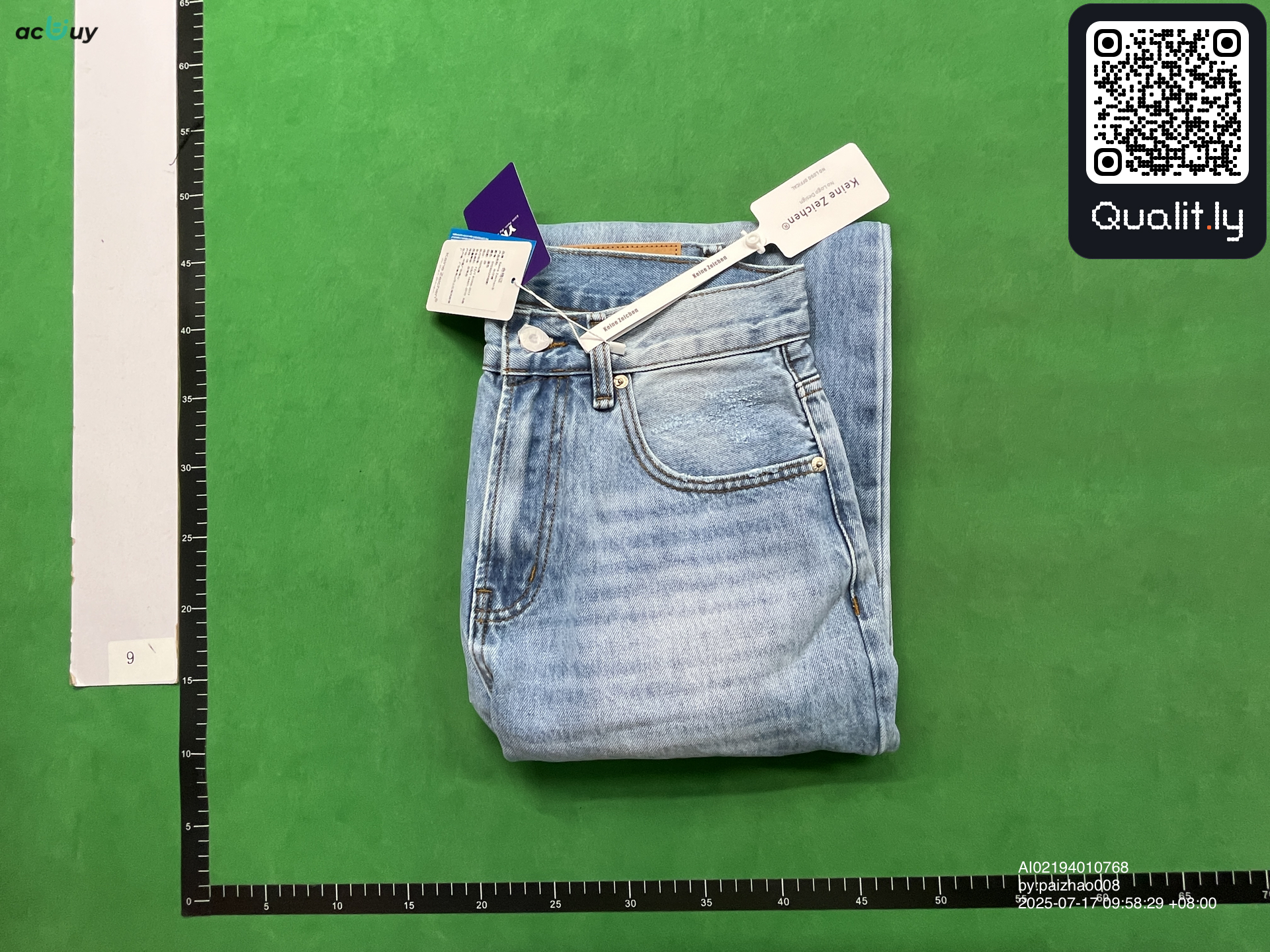 Jeans — QC-foto 1 av 4