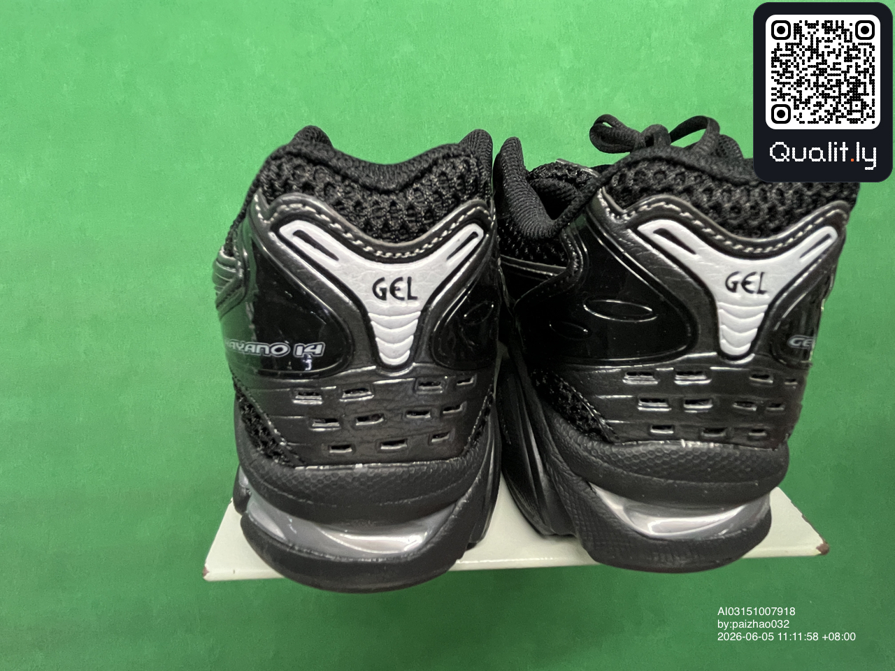 Sneakers QC photo 1 of 186