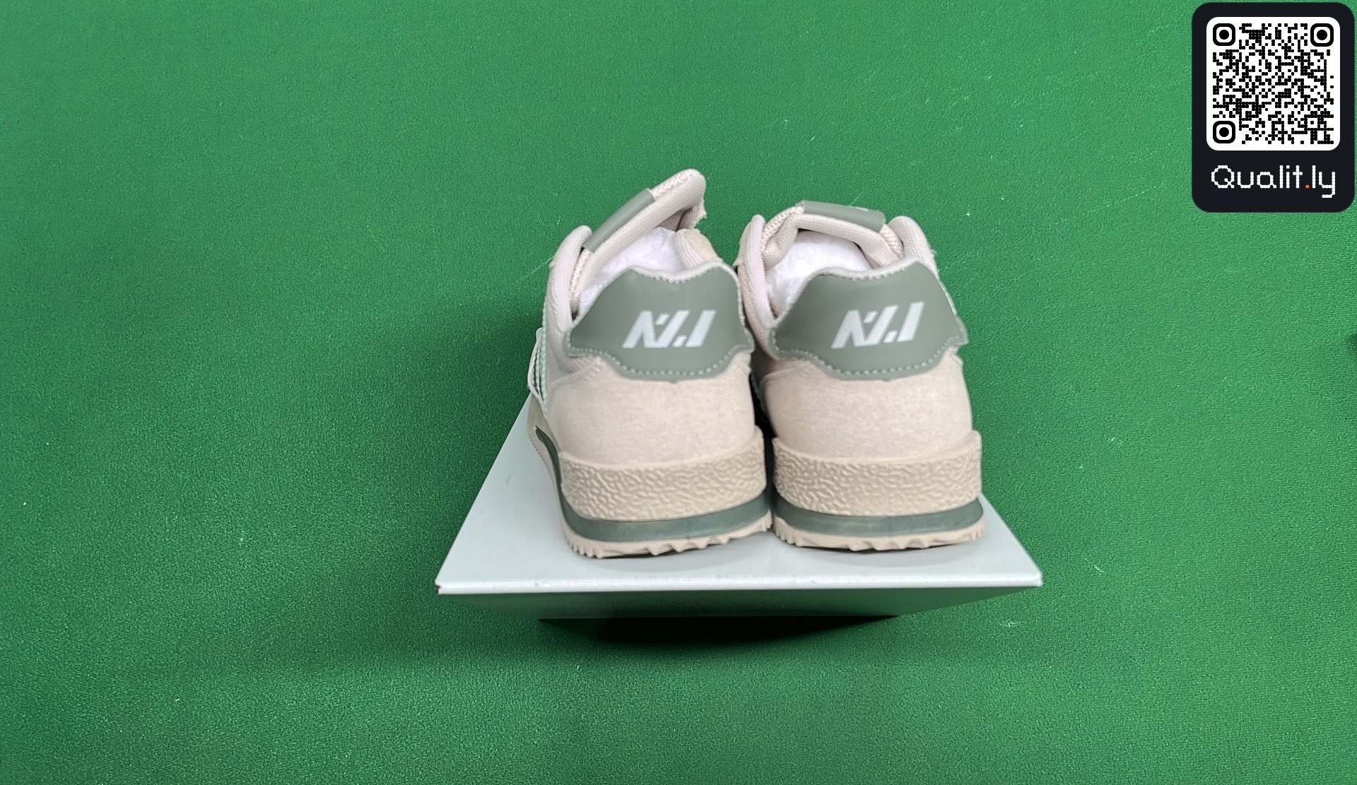 Sneakers — QC-foto 3 av 9