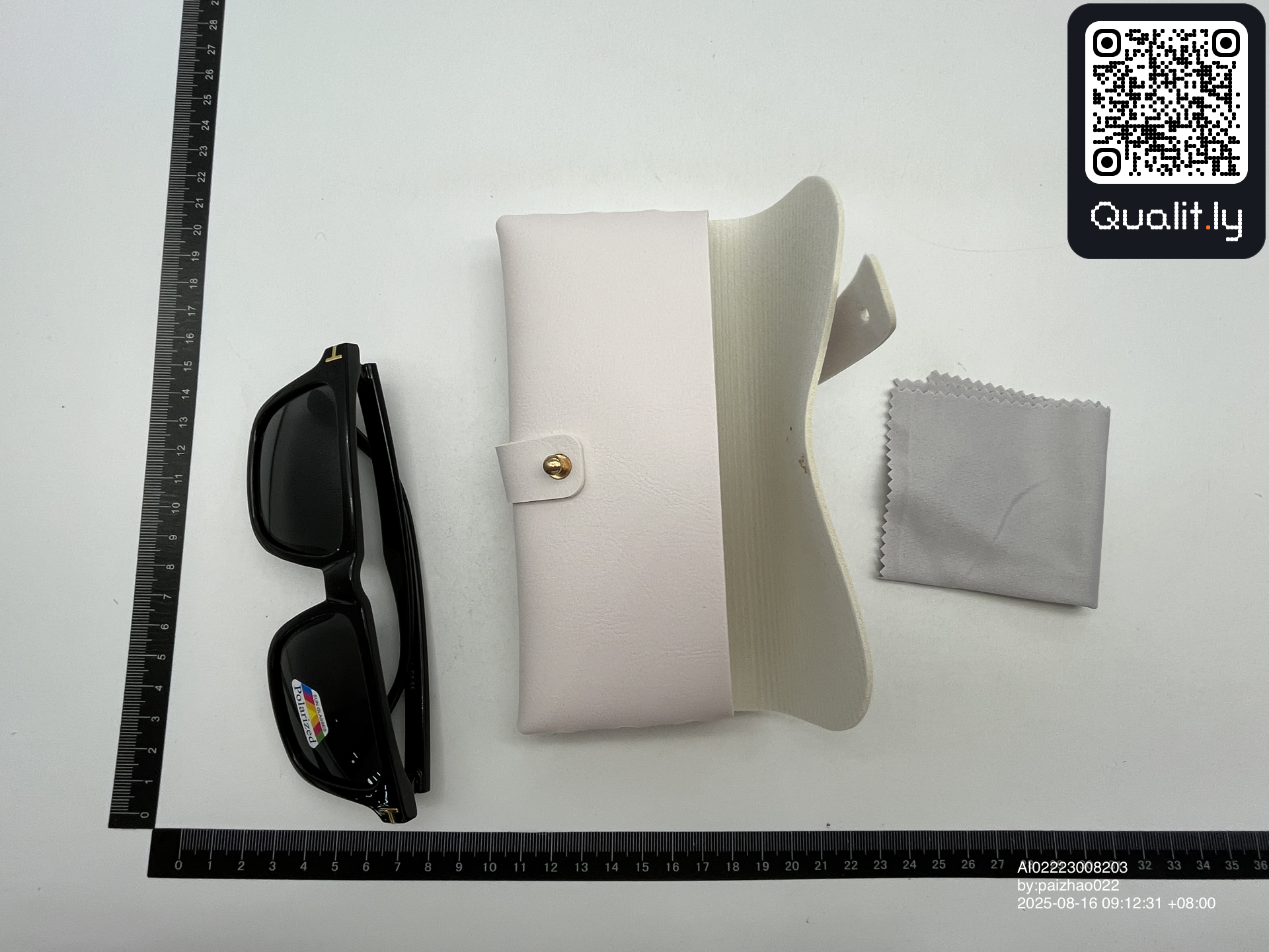 Ochelari de soare — fotografie QC 1 din 3