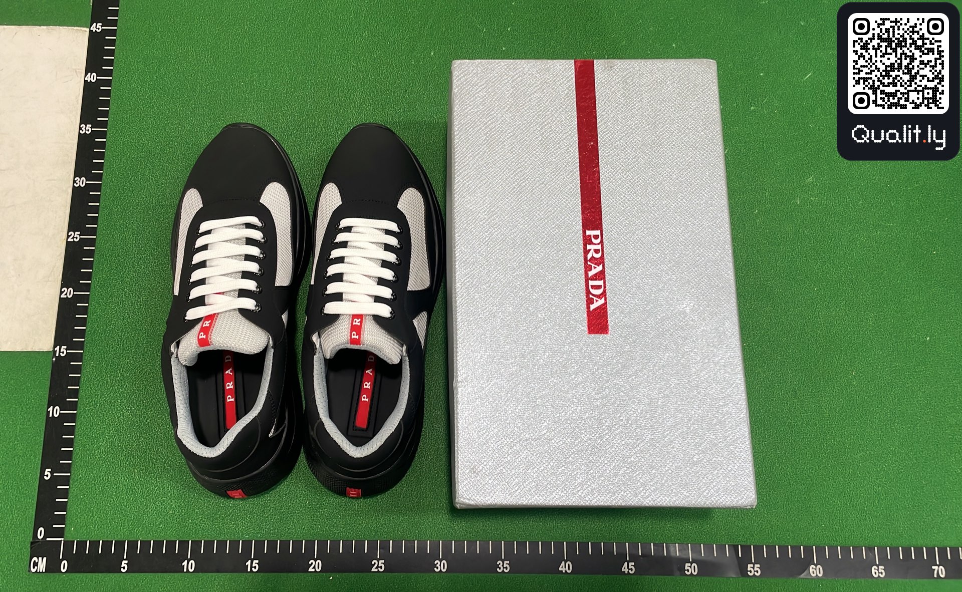 Sneakers — foto QC 1 di 6
