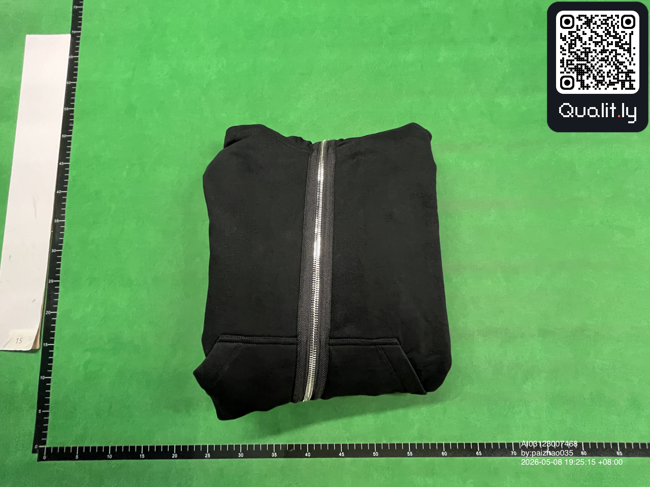 Hoodie — QC-Foto 1 von 14